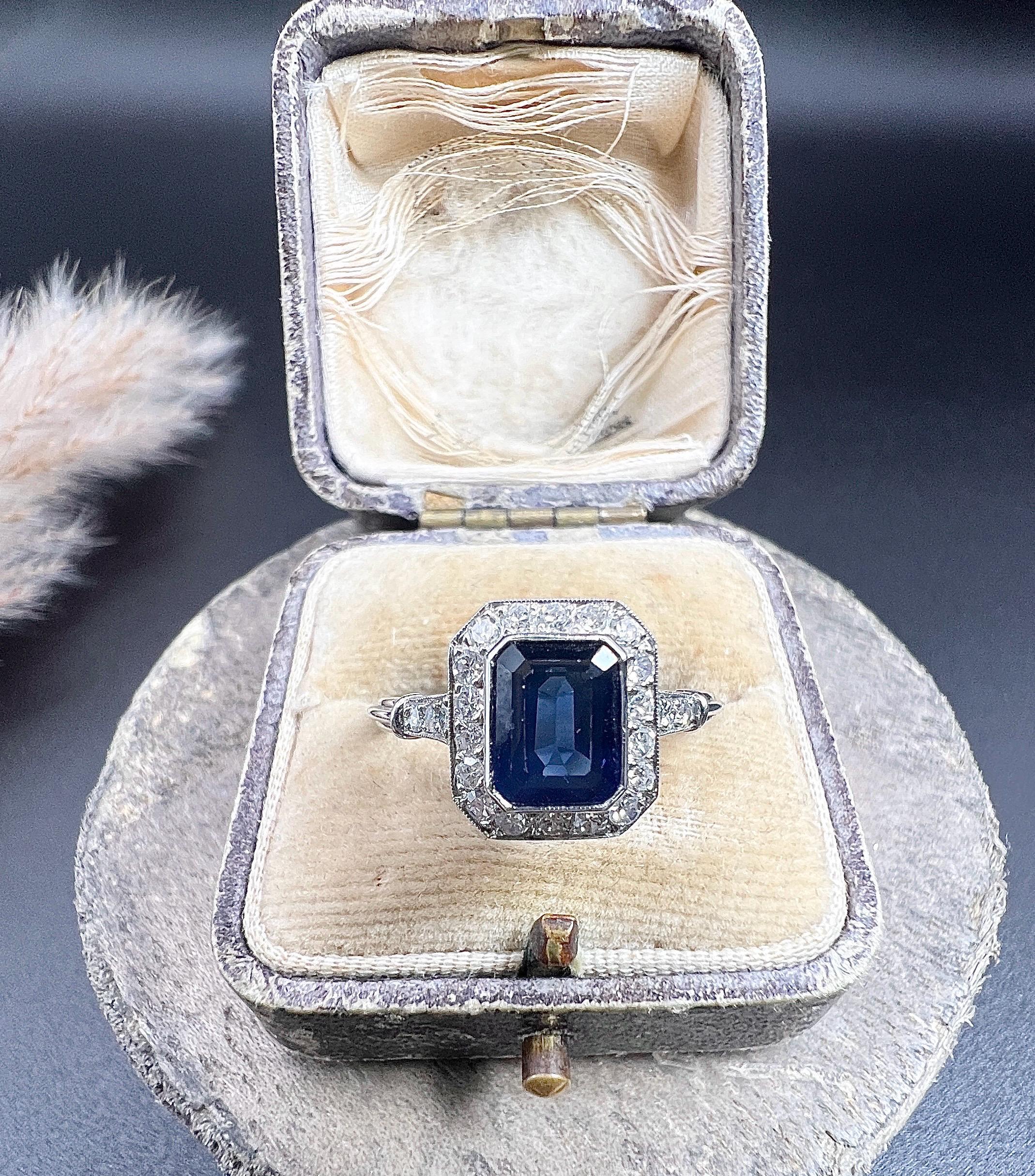 Preloved 18ct Weißgold, Art Deco Style Saphir & Diamant Rechteckige Cluster (Smaragdschliff) im Angebot