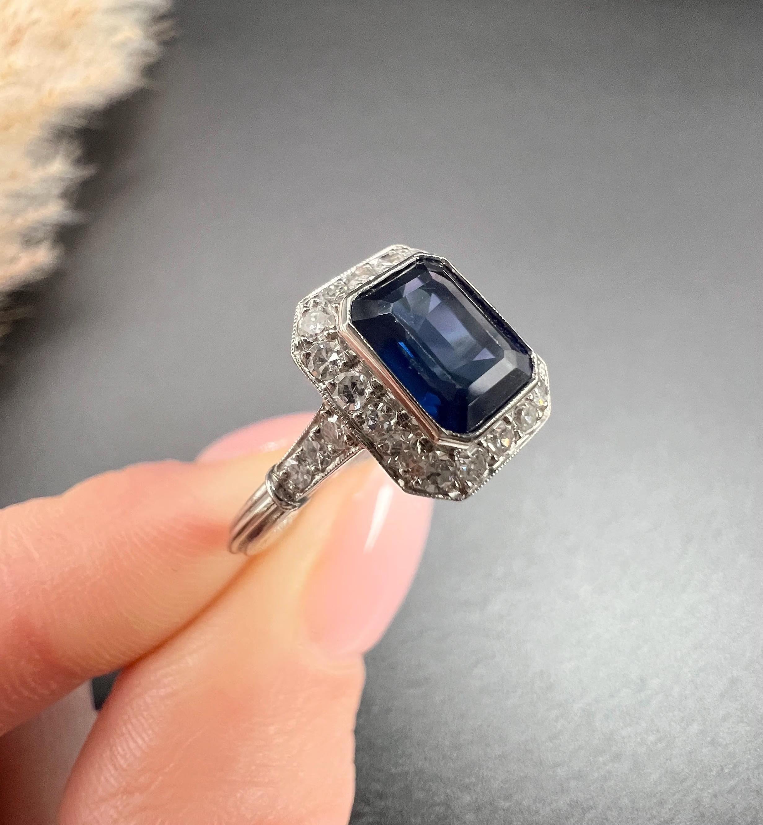 Preloved 18ct Weißgold, Art Deco Style Saphir & Diamant Rechteckige Cluster für Damen oder Herren im Angebot