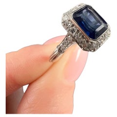 Racimo Rectangular de Zafiros y Diamantes Estilo Art Decó de Oro Blanco de 18 ct Pretendido