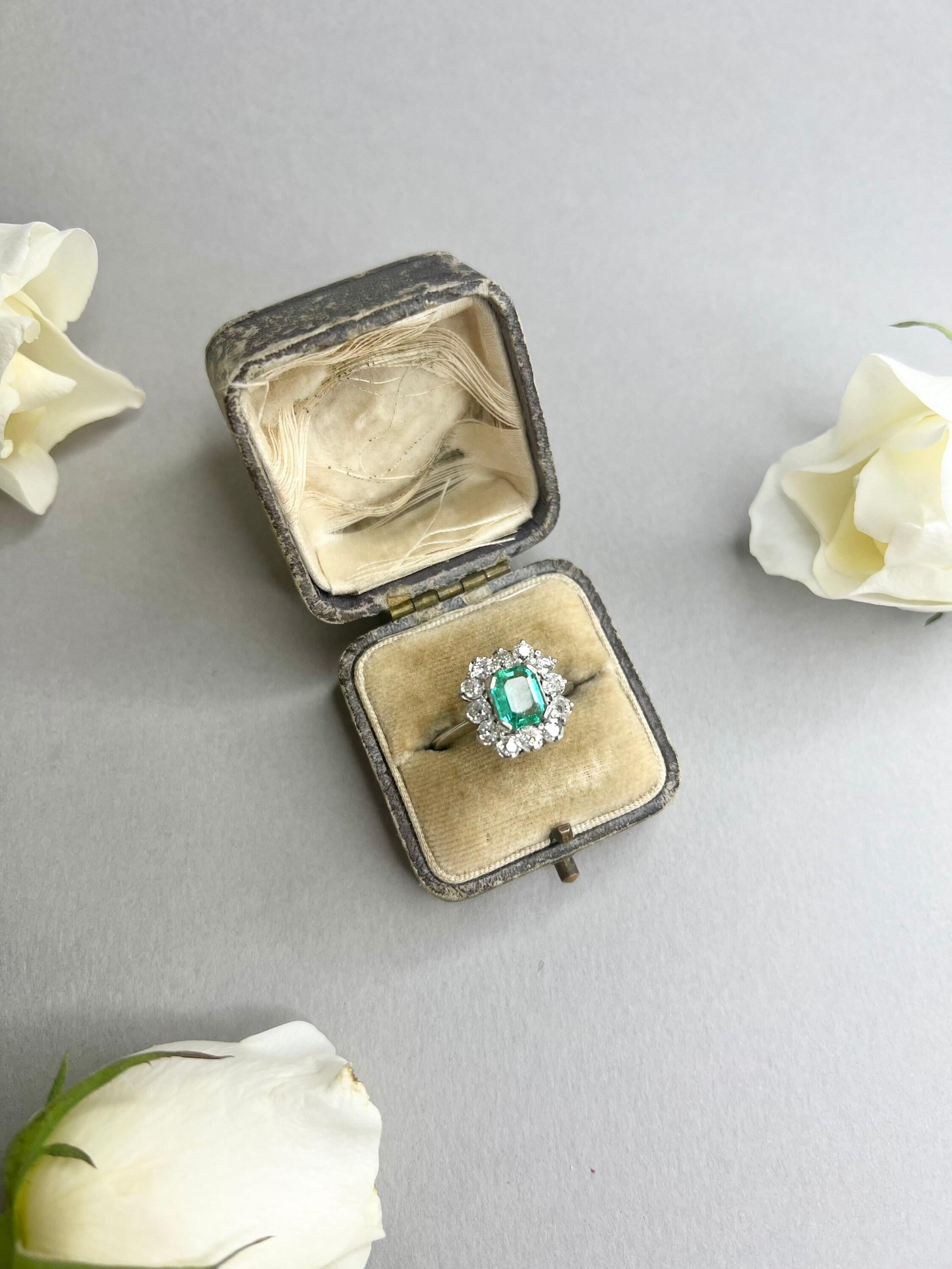 Preloved 18ct White Gold Emerald & Diamond Cluster Ring For Sale 5