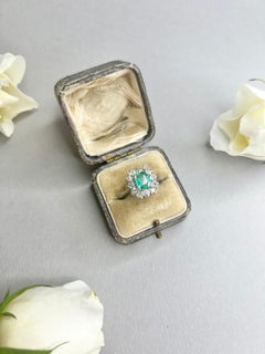 Bague d'occasion en or blanc 18 carats grappe d'émeraudes et de diamants