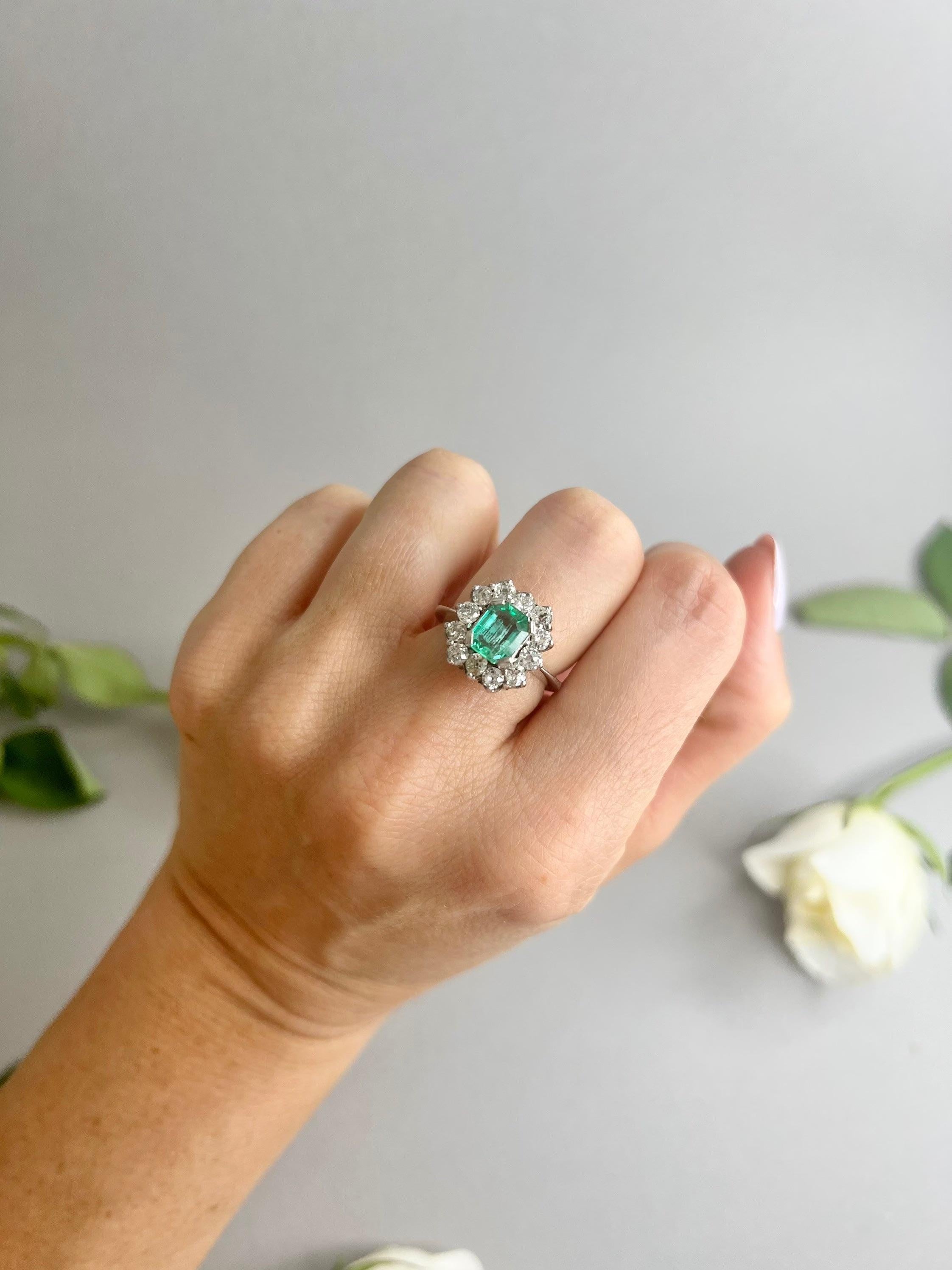 Women's or Men's Preloved 18ct White Gold Emerald & Diamond Cluster Ring For Sale