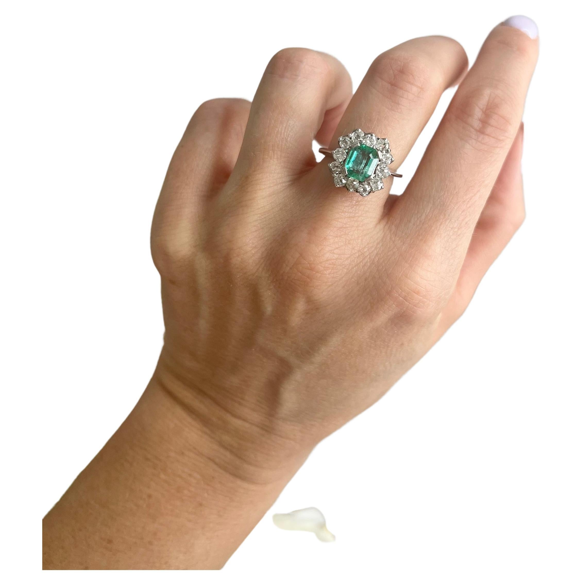 Preloved 18ct White Gold Emerald & Diamond Cluster Ring For Sale