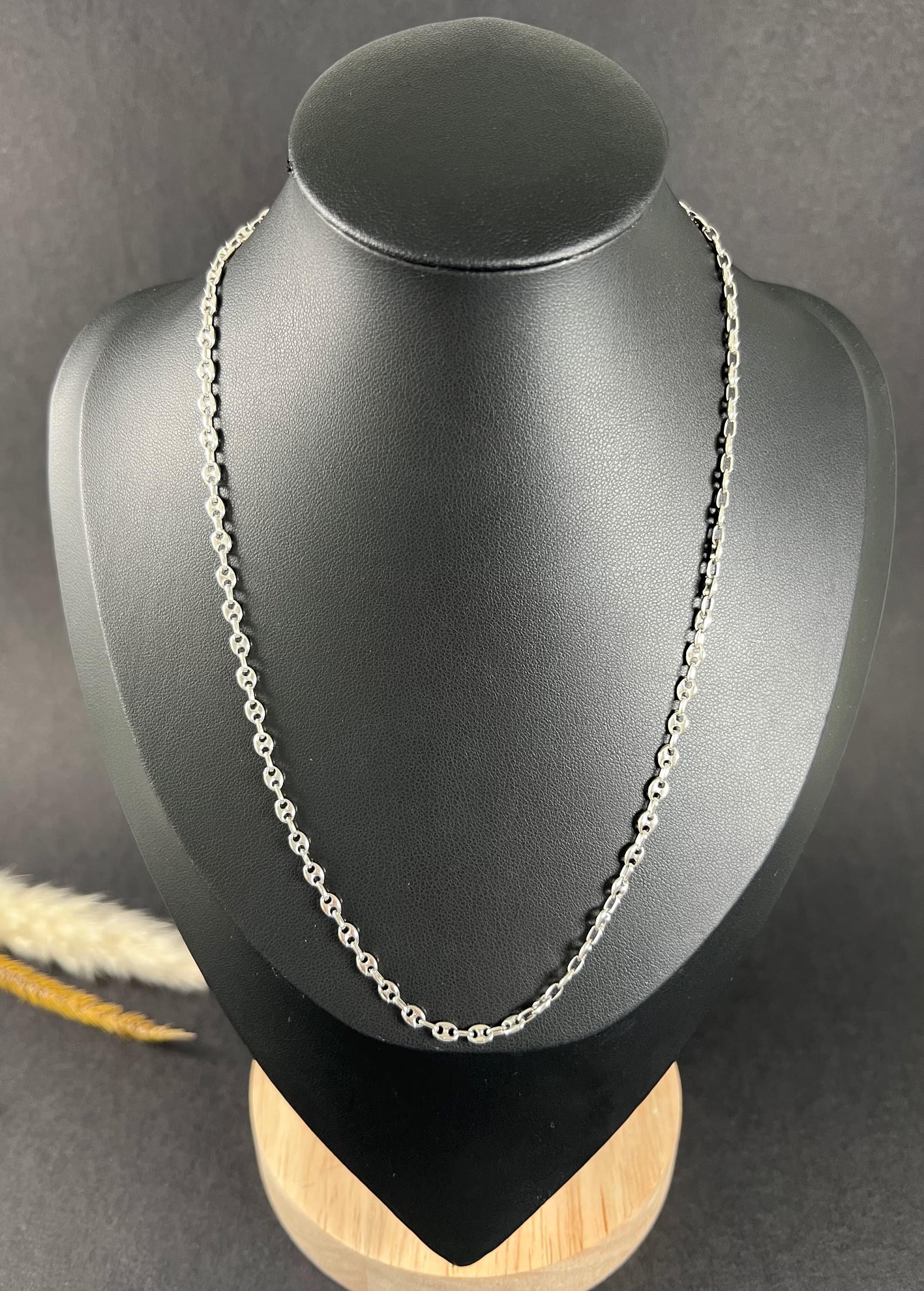 Catena d'oro bianco usata

Oro bianco 18ct

Link a Gorgeous Marin 

Misure - Lunghezza circa 16,5 pollici 

Peso circa 9,4 g

Tutti i nostri articoli sono antichi, vintage o usati. Sono in condizioni d'uso e possono presentare alcuni segni di usura