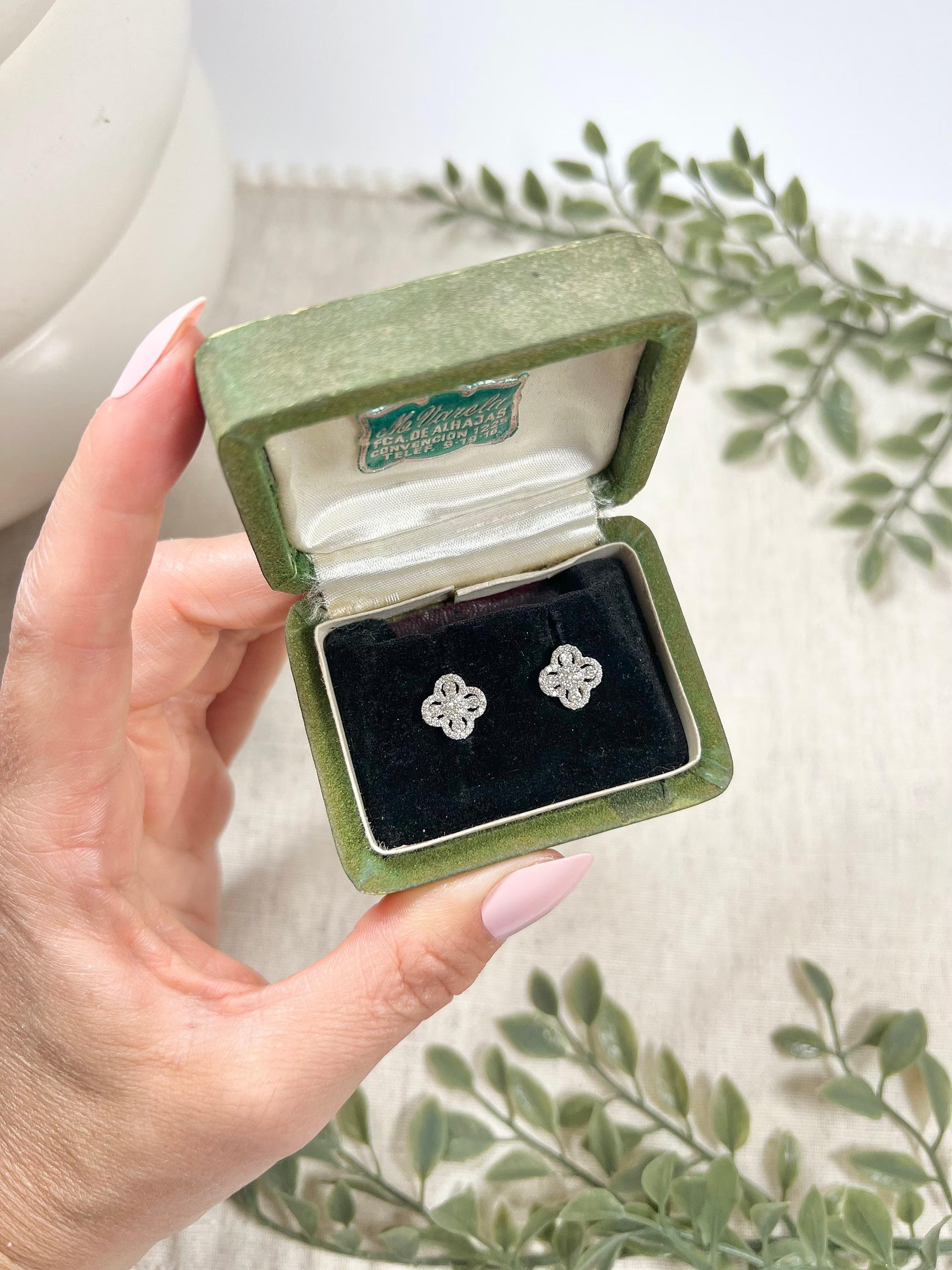 Boucles d'oreilles trèfle en or blanc 18ct et diamant Modernity Preloved en vente 1