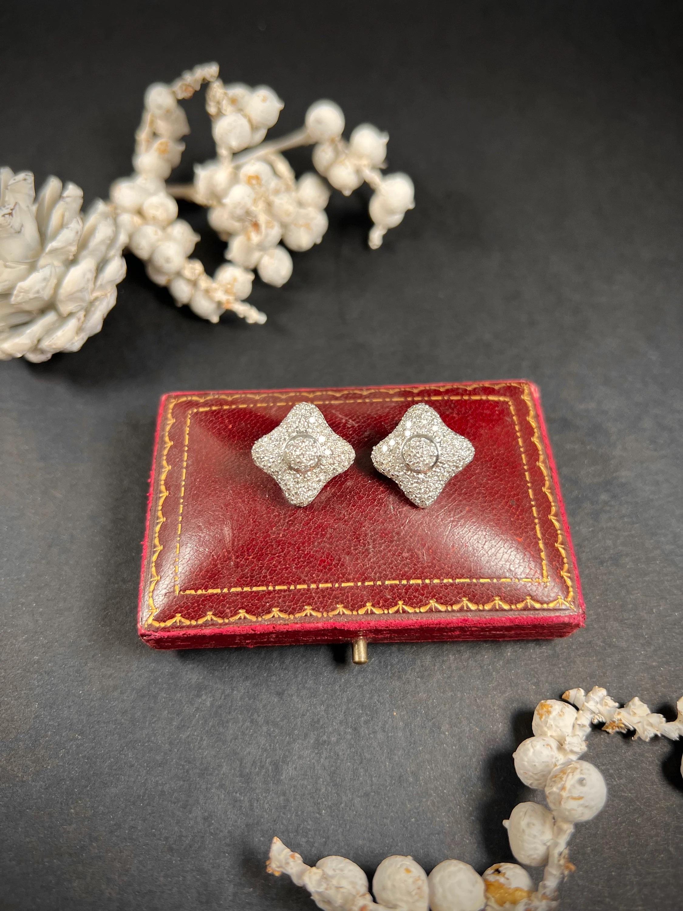 Preloved 18ct White Gold Stamped, 1.50ct Diamond Clover Stud Earrings For Sale 5