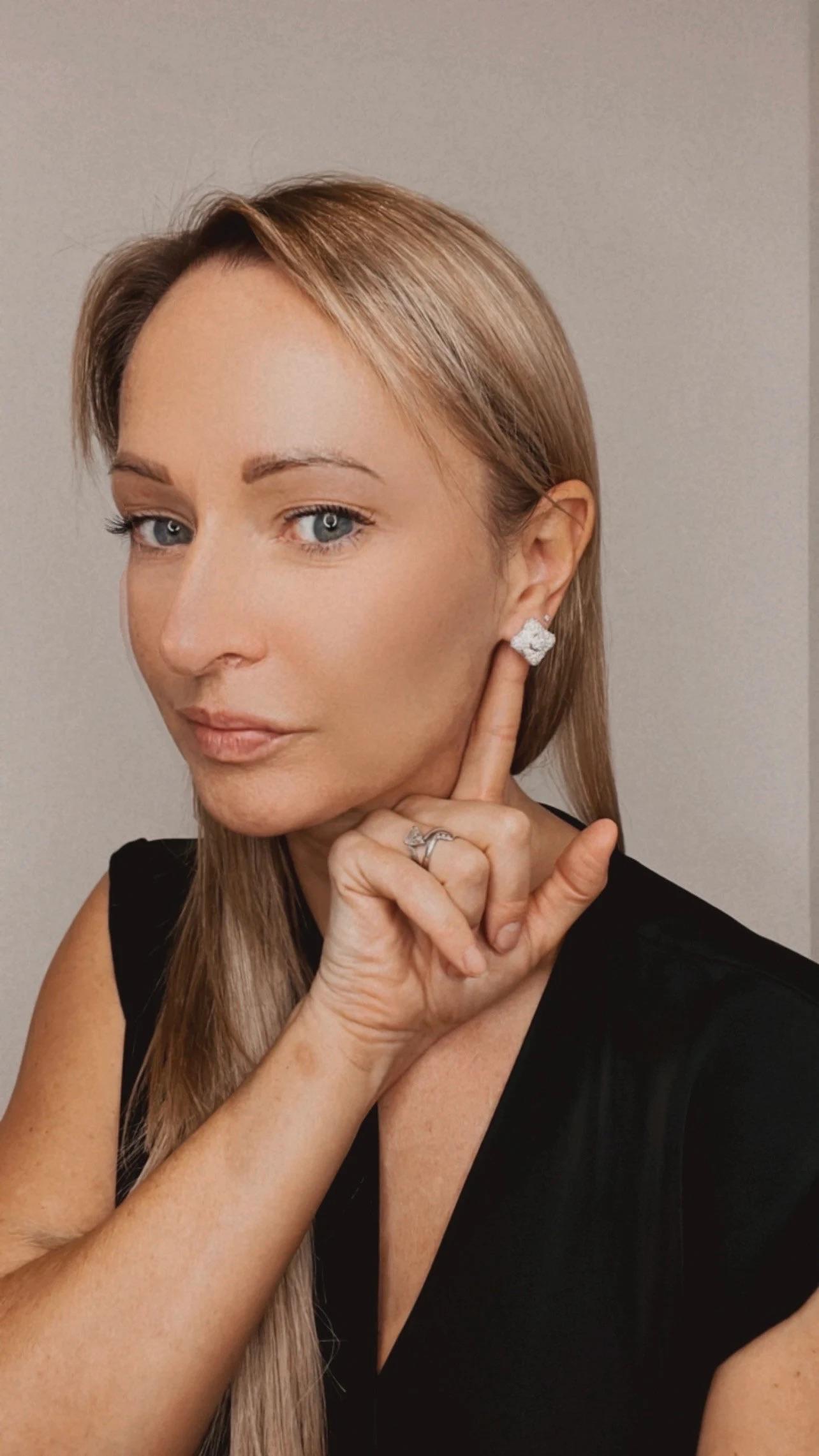 Preloved Diamond Stud Earrings

18ct White Gold (stamped 750 on butterfly backs)

Circa 2000s

These preloved 18ct white gold stud earrings are a modern and stylish addition to any jewellery collection. The almost clover-shaped design features