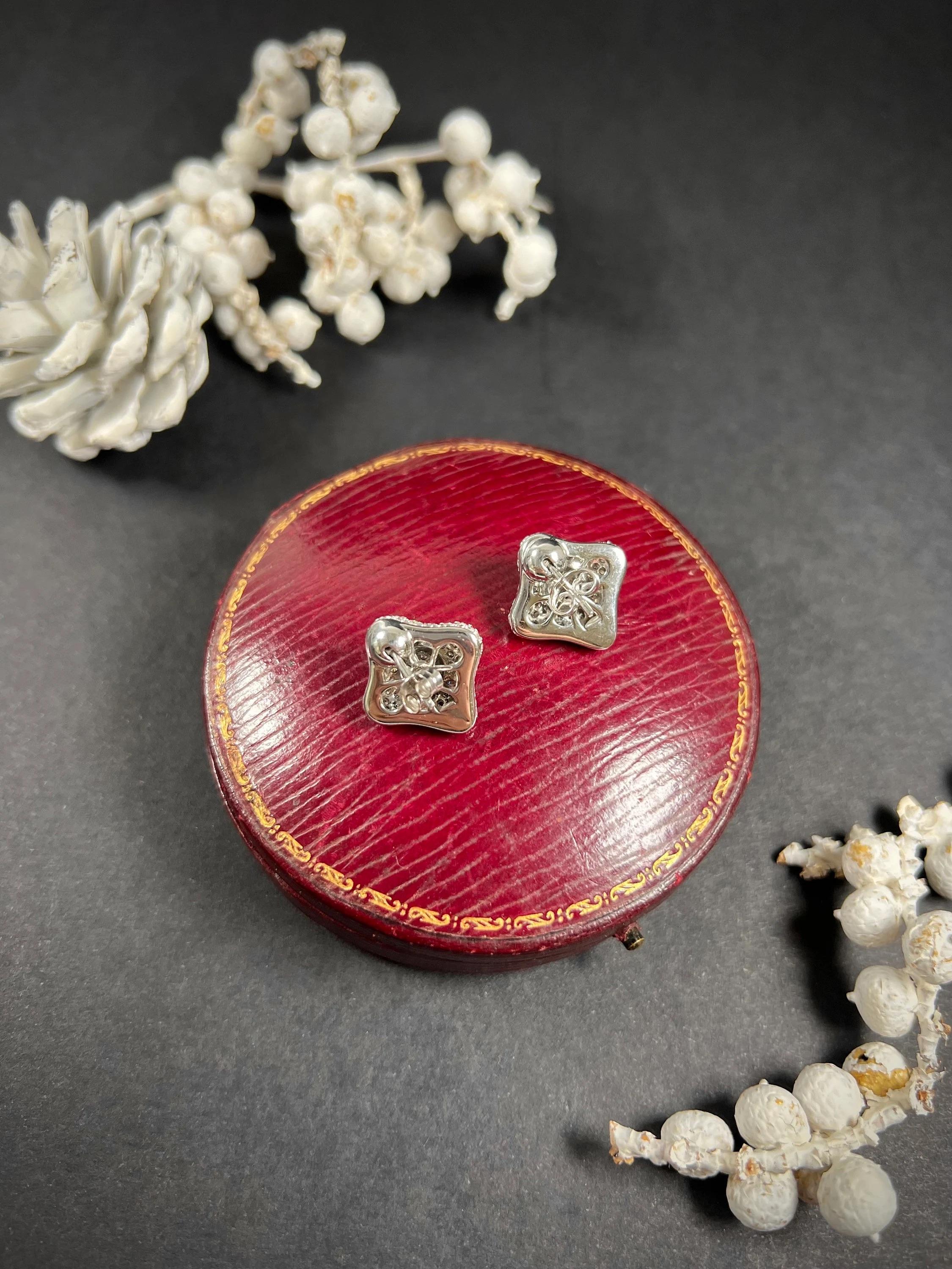 Women's or Men's Preloved 18ct White Gold Stamped, 1.50ct Diamond Clover Stud Earrings For Sale