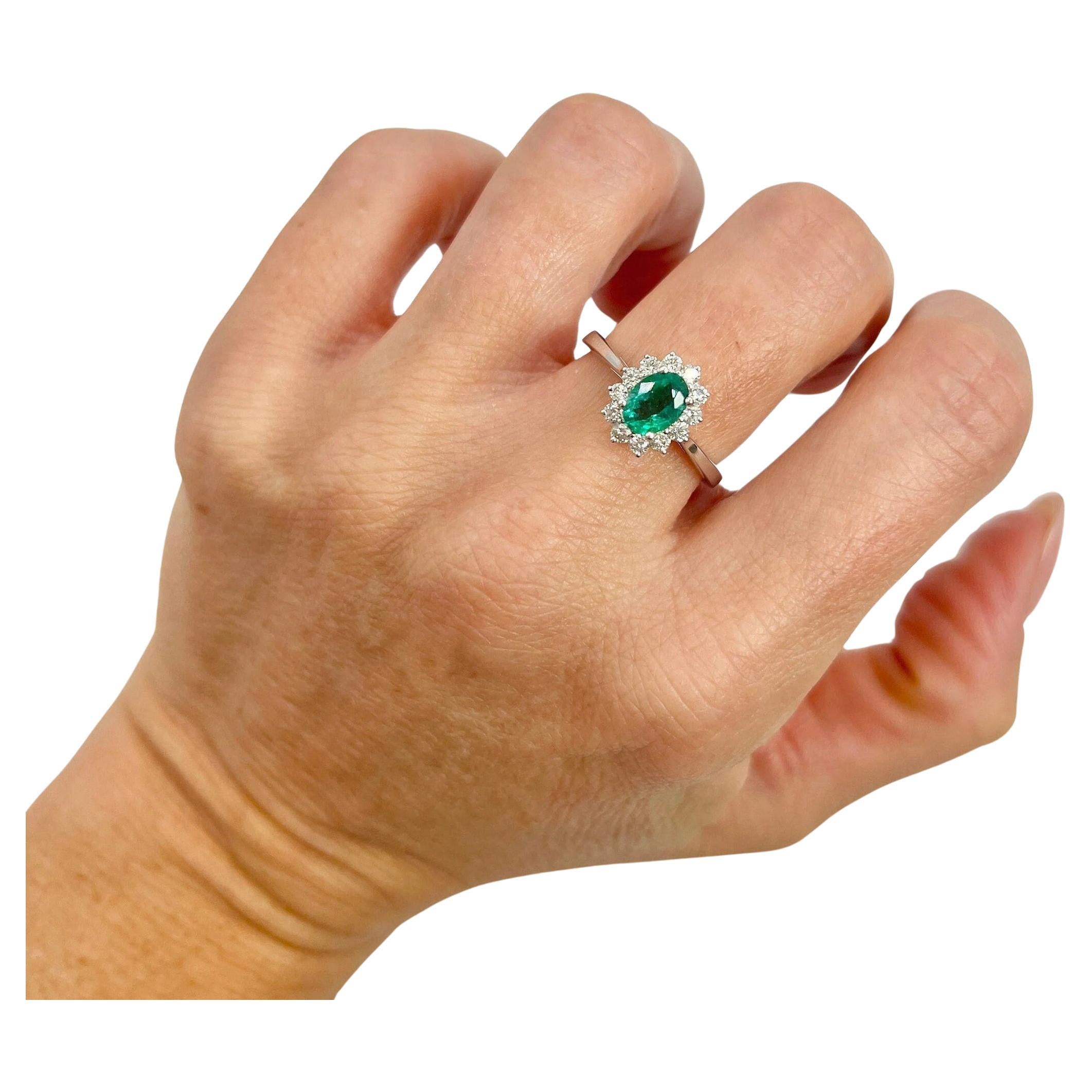 Preloved 18ct White Gold Stamped, Emerald & Diamond Oval Cluster Ring