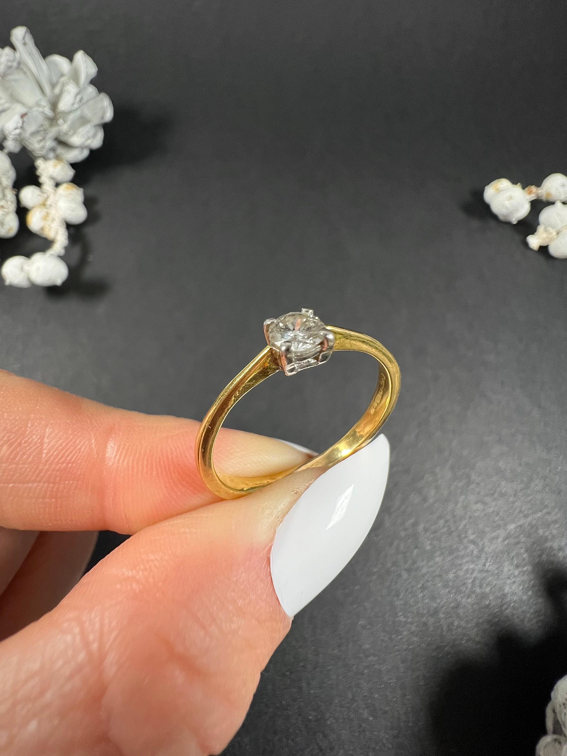 Preloved 18ct Yellow Gold, Diamond Single Stone Engagement Ring 0.20 Carats For Sale 2