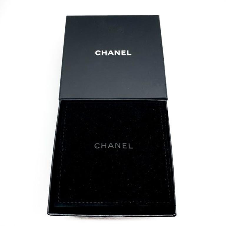 Preloved Chanel Karl Lagerfeld Era Statement Leather CC Logo Cuff NWB 2017 Pour femmes en vente