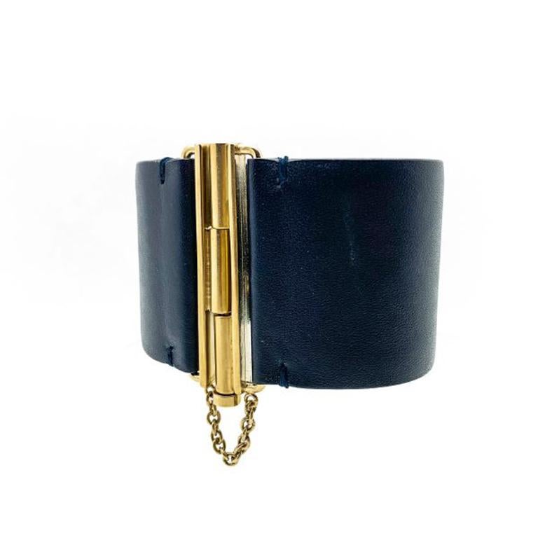 Preloved Chanel Karl Lagerfeld Era Statement Leather CC Logo Cuff NWB 2017 en vente 2