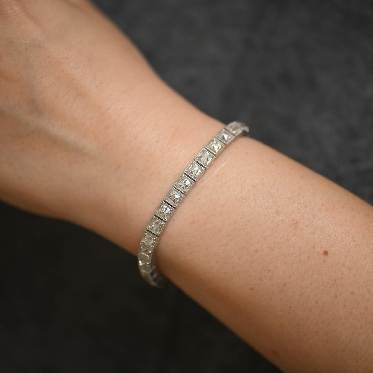 Art Déco Bracciale Preloved Diamond and White Gold Line con diamanti e oro bianco in vendita