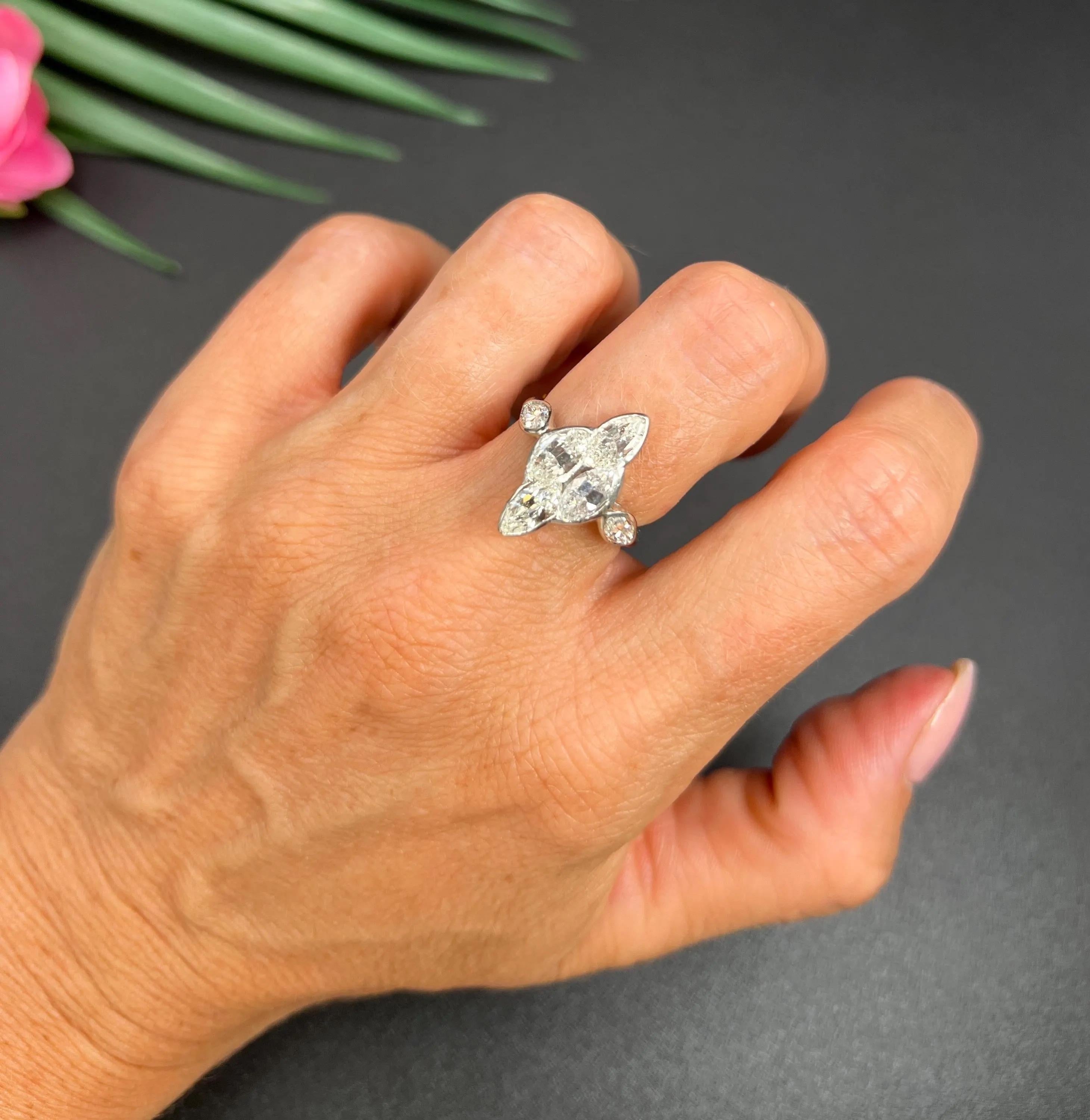 Preloved Platino, Anillo de Diamantes de 2 Quilates en Forma de Marquesa / Navette Corte marquesa en venta
