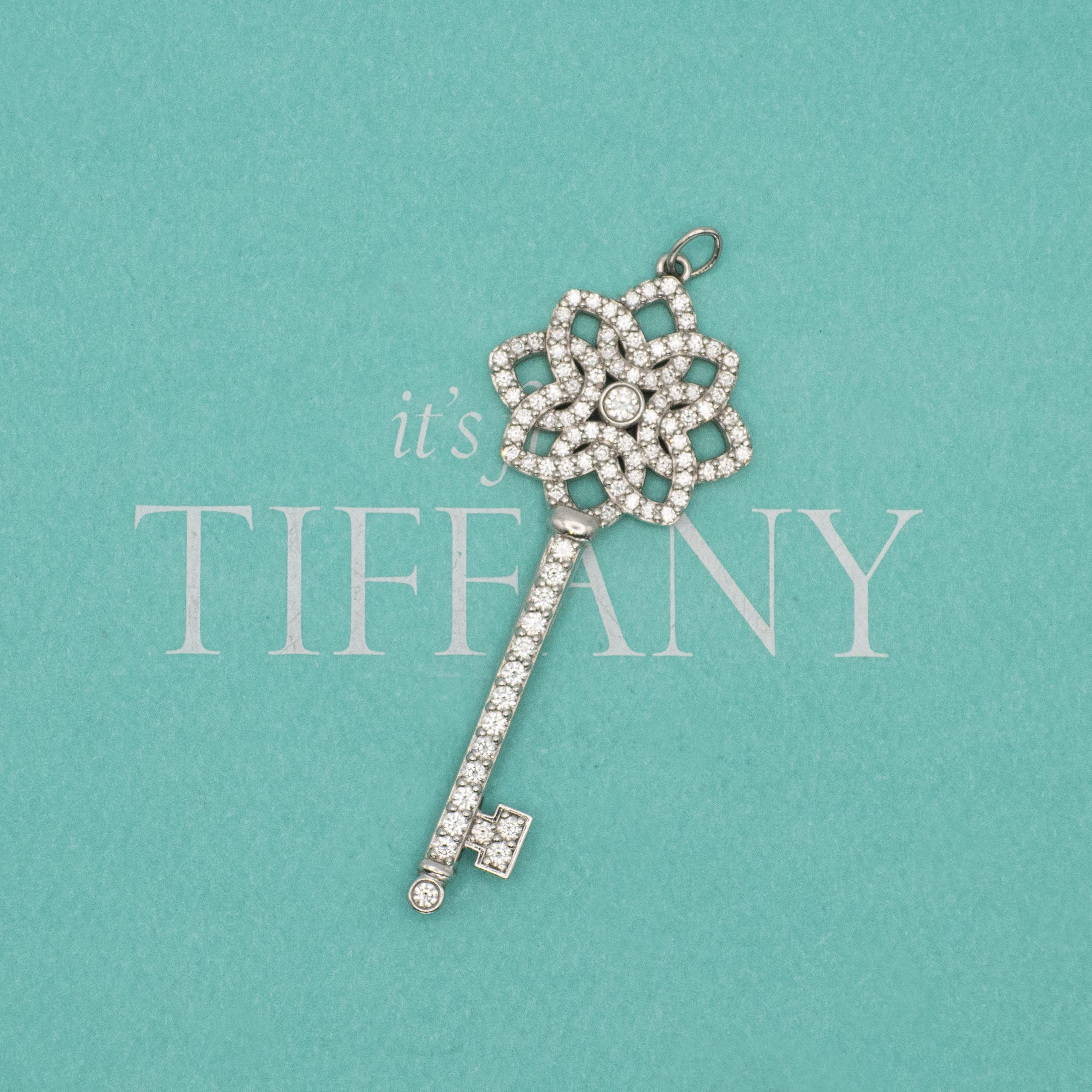 Moderno Ciondolo grande con chiave scheletrica in platino di Tiffany & Co. in vendita