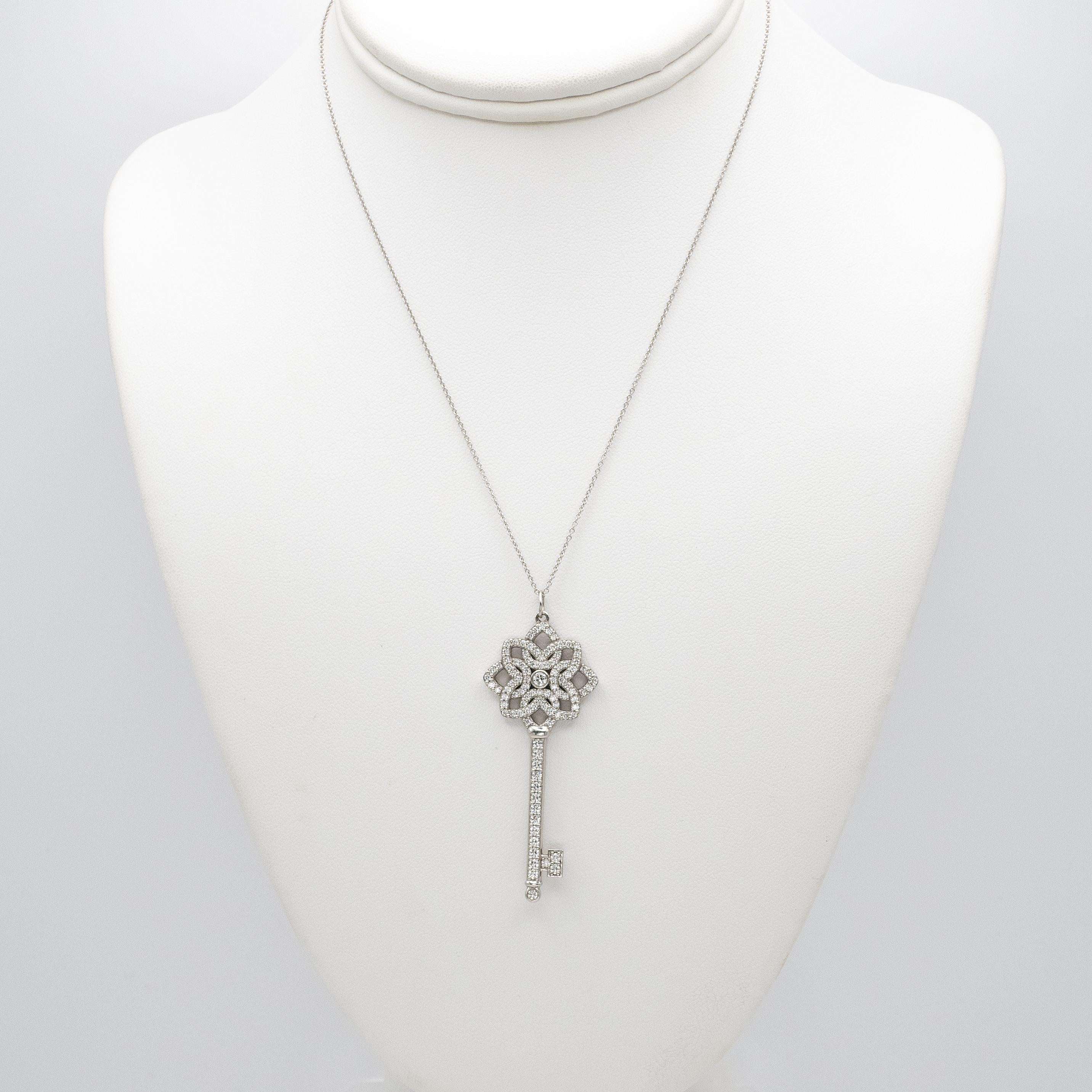Taglio brillante Ciondolo grande con chiave scheletrica in platino di Tiffany & Co. in vendita