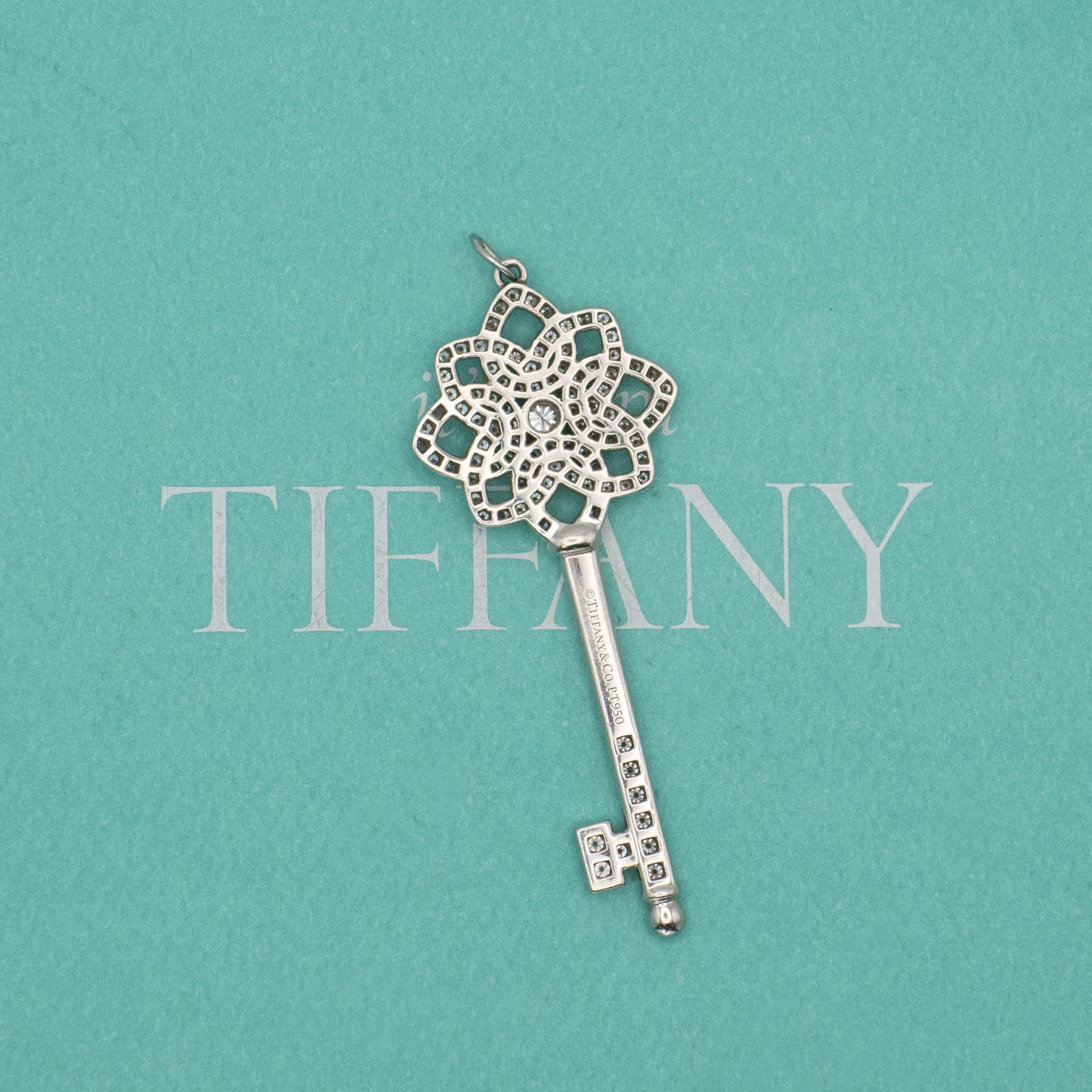 da uomo o donna Ciondolo grande con chiave scheletrica in platino di Tiffany & Co. in vendita