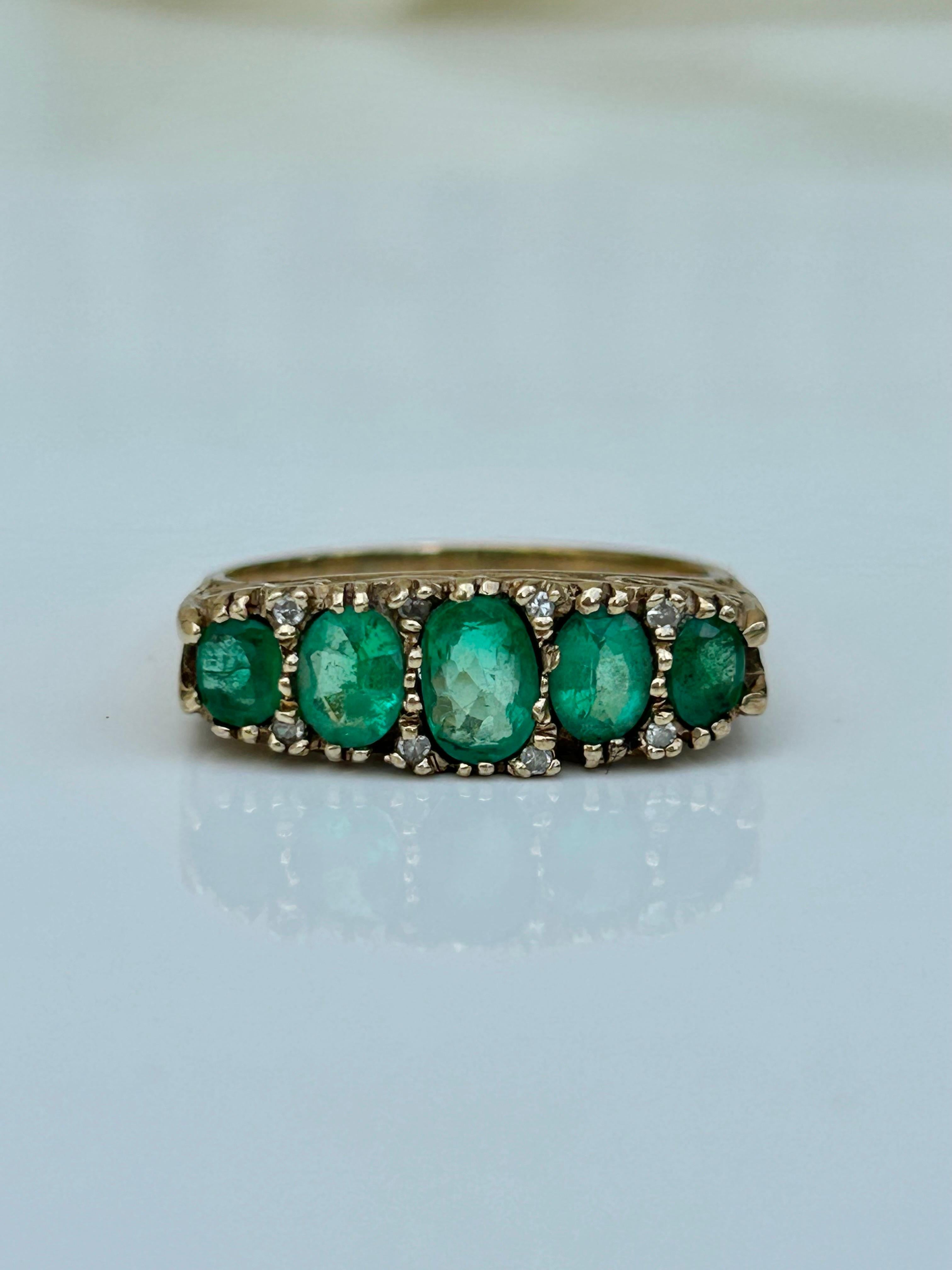 PreLoved Yellow Gold Emerald and Diamond 5 Stone Ring 

5 gorgeous chunky emeralds with diamond points and a lovely scroll

The item comes without the box in the photo but will be presented in a Howard’s Antique gift book

Measurements: weight