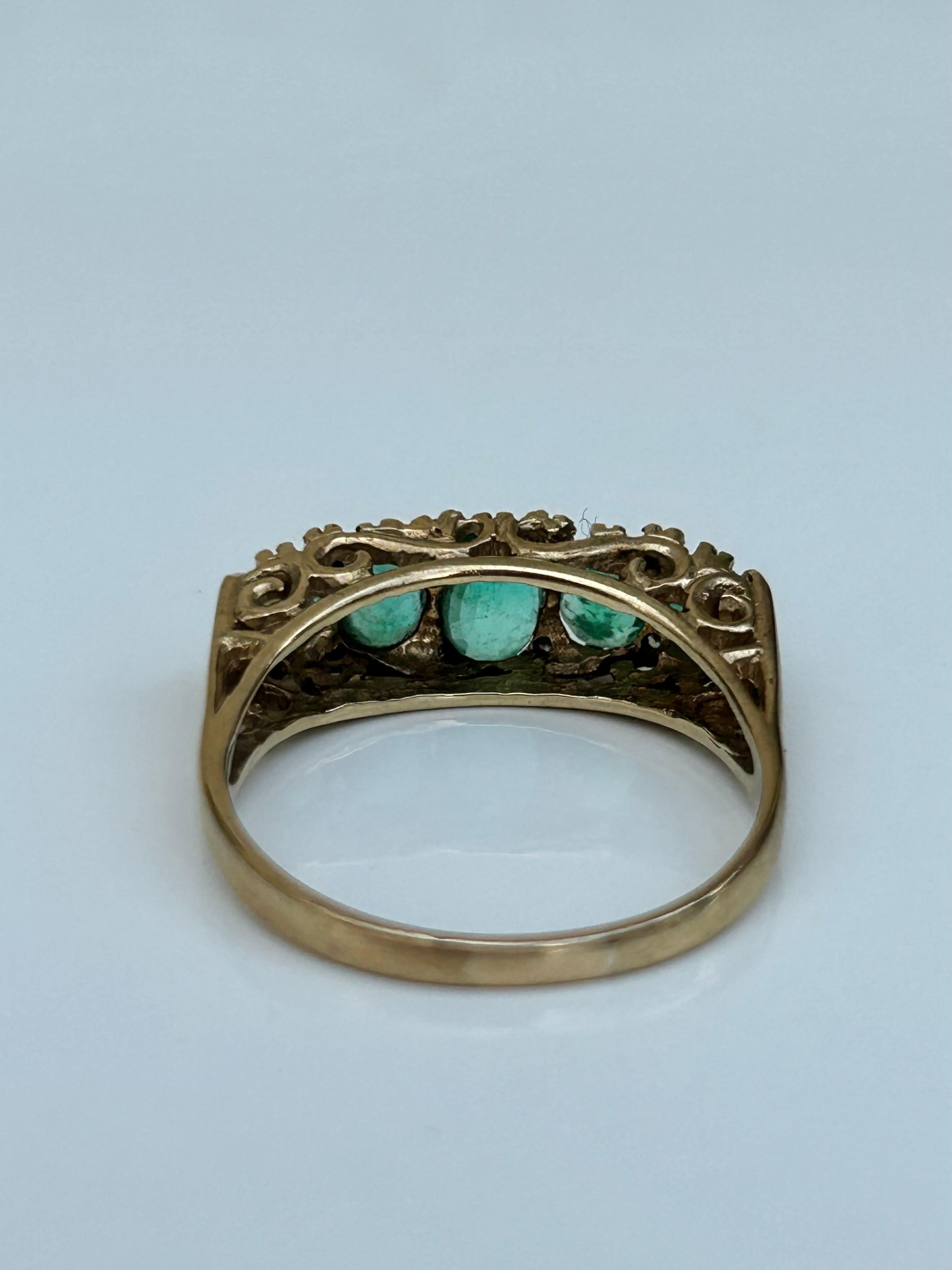 Mixed Cut PreLoved Yellow Gold Emerald and Diamond 5 Stone Ring For Sale