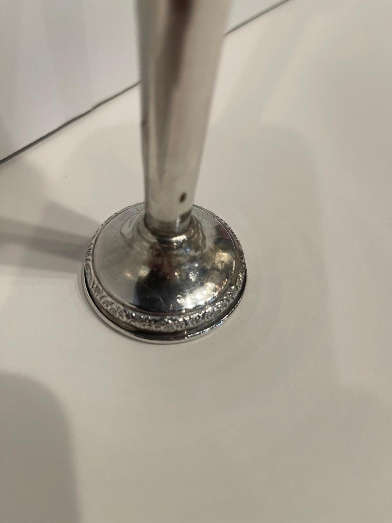 Jarrón de capullos Prelude de International Silver Co., mediados del siglo XX Plata esterlina en venta