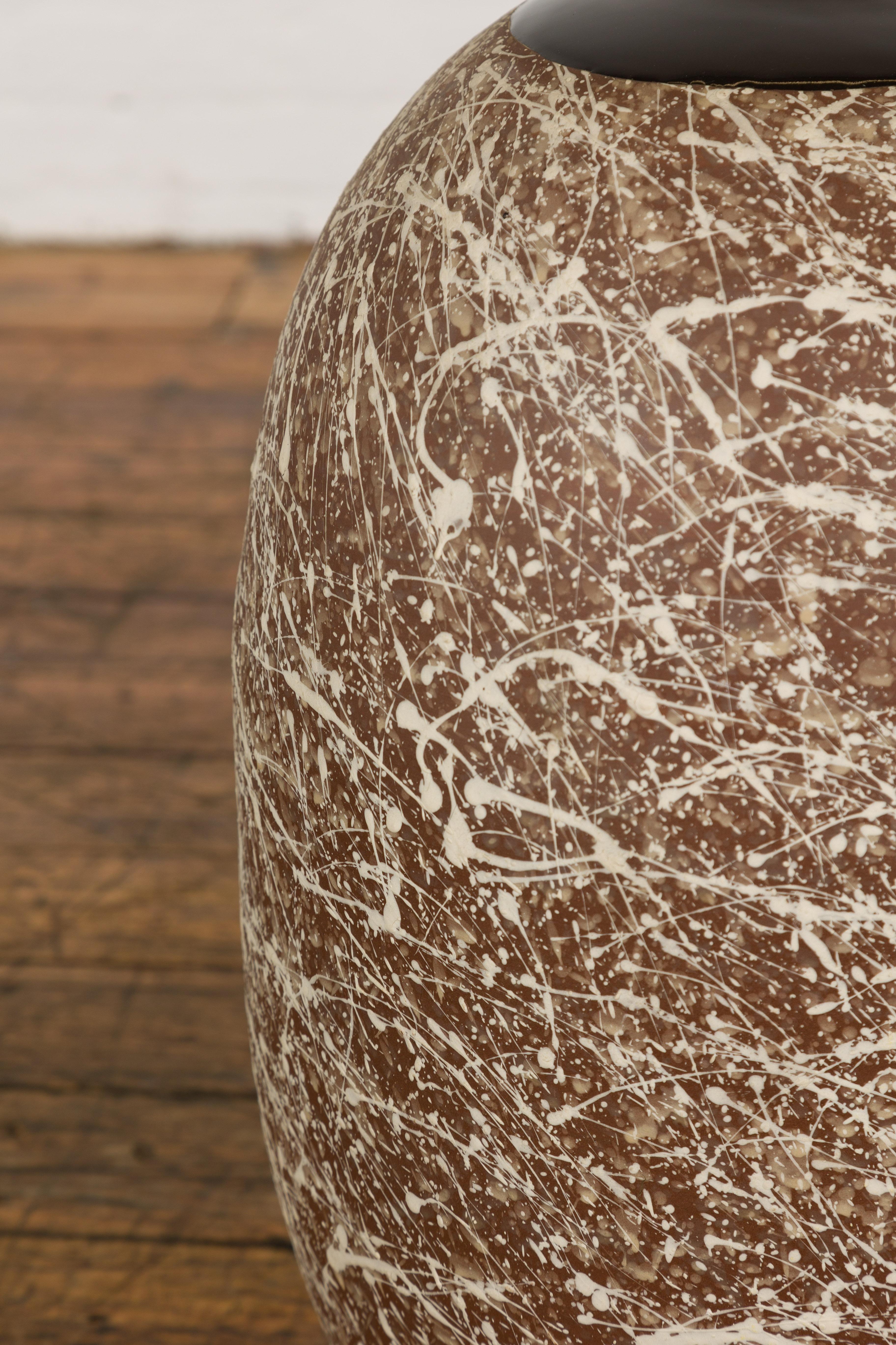 Vaso grande in ceramica con decoro a goccia, top nero e Silhouette arrotondata in vendita 4