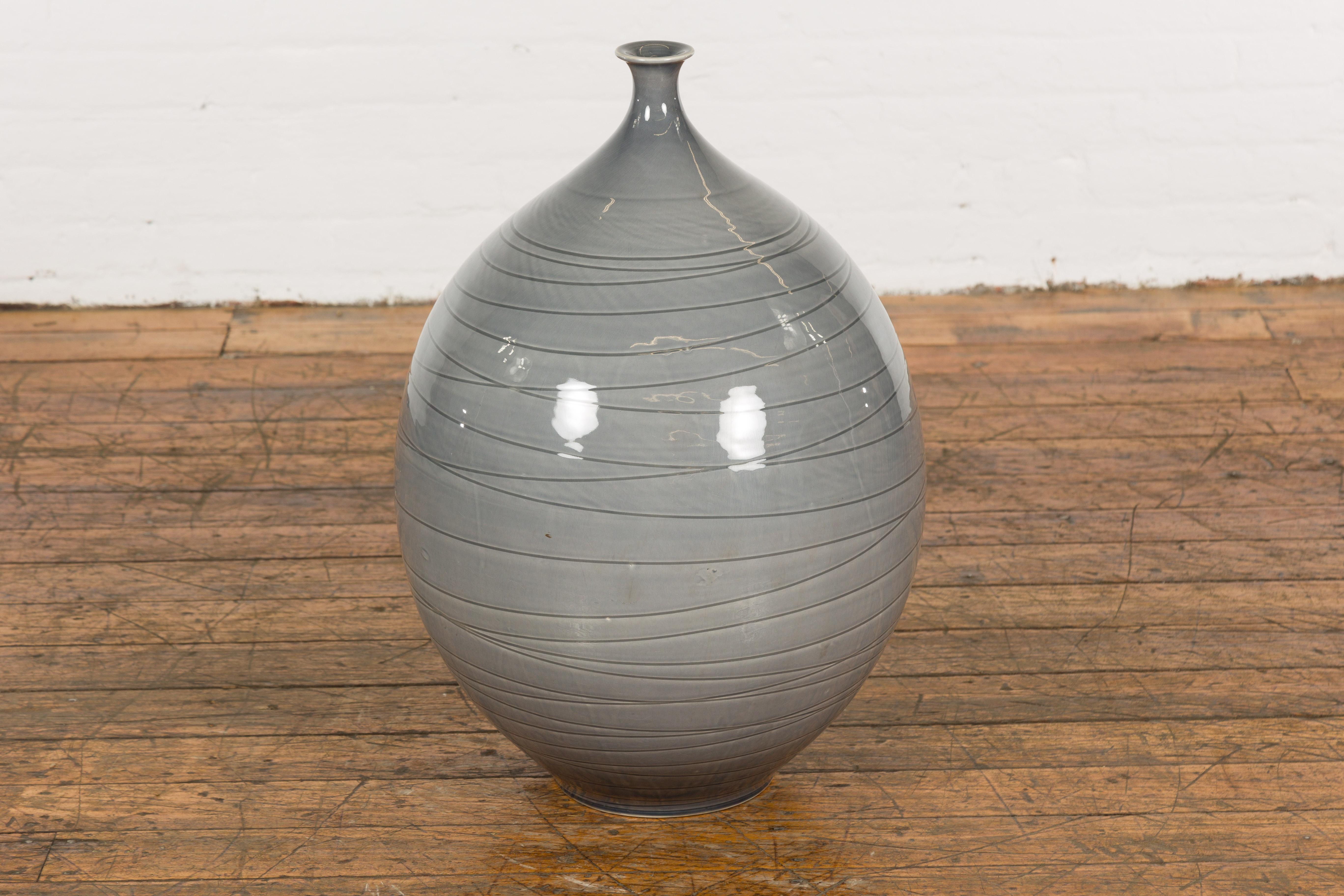 Vase en céramique émaillée gris Silver en vente 7