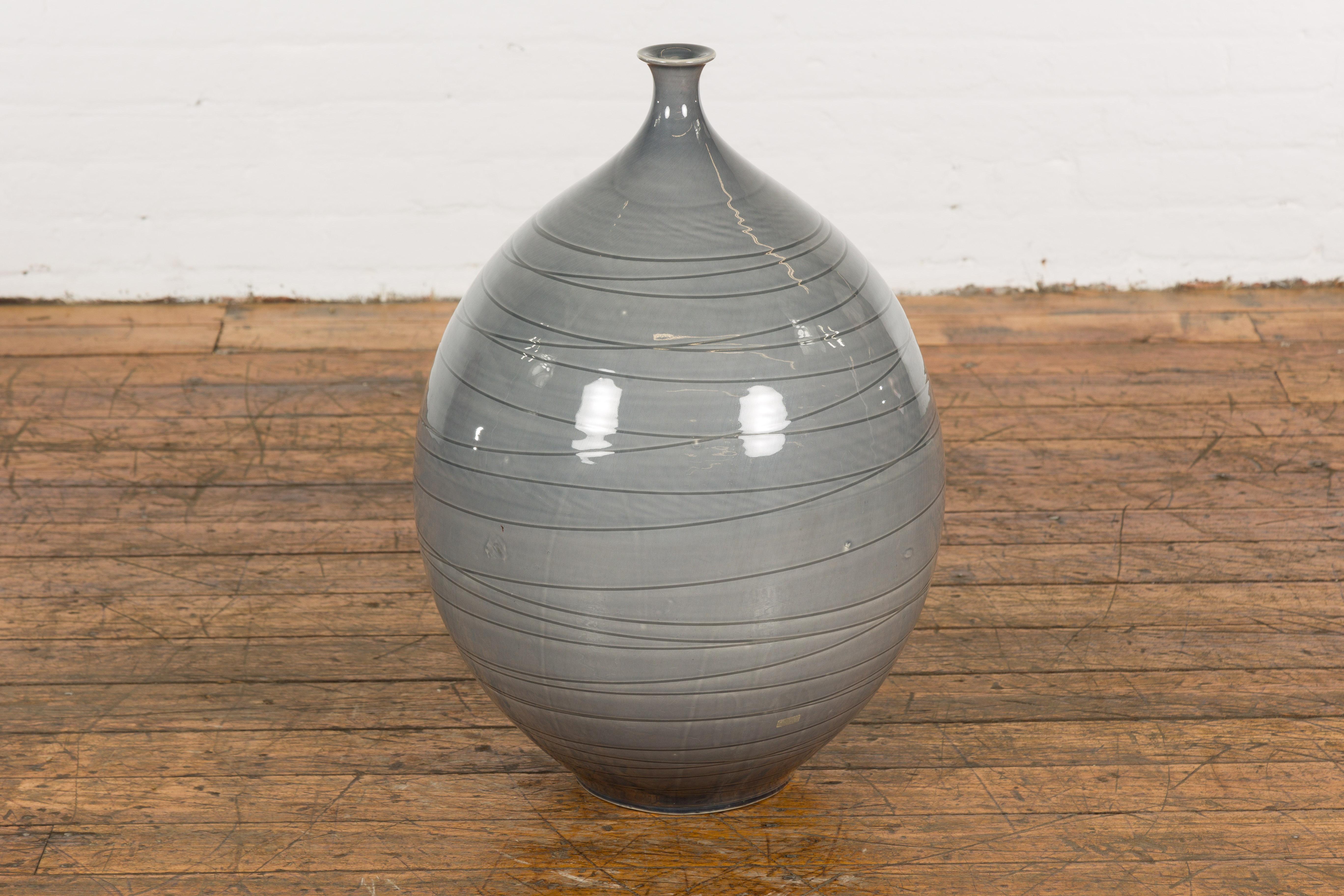 Vase en céramique émaillée gris Silver en vente 8