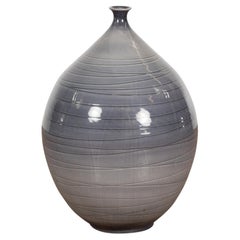 Vase artisanal fait main Prem Collection avec moulure étroite et glaçure bleue et grise