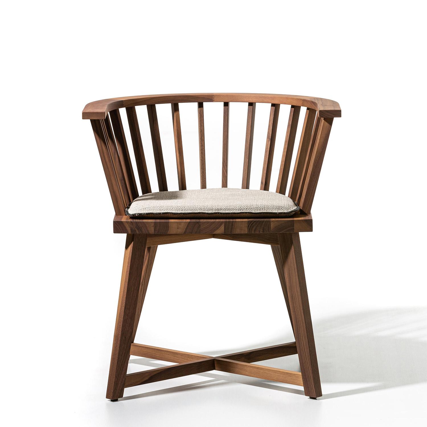Chair Premia Low Walnut with all structure in 
solid walnut wood, with cushion seat included.