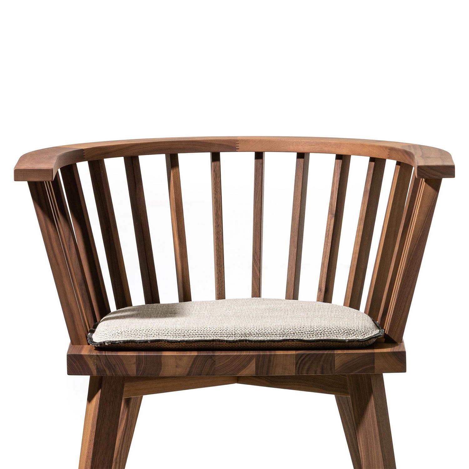 Chaise basse Premia en noyer Neuf - En vente à Paris, FR