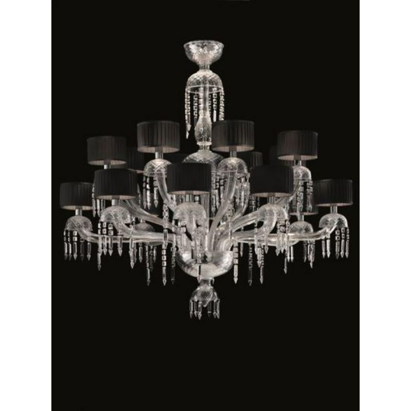 The opulence of shapes and details radiates in the pendants of a majestic collection,
worthy of the most important, sumptuous and refined French residences. With its richly
decorated and sophisticated design this collection is characterized by