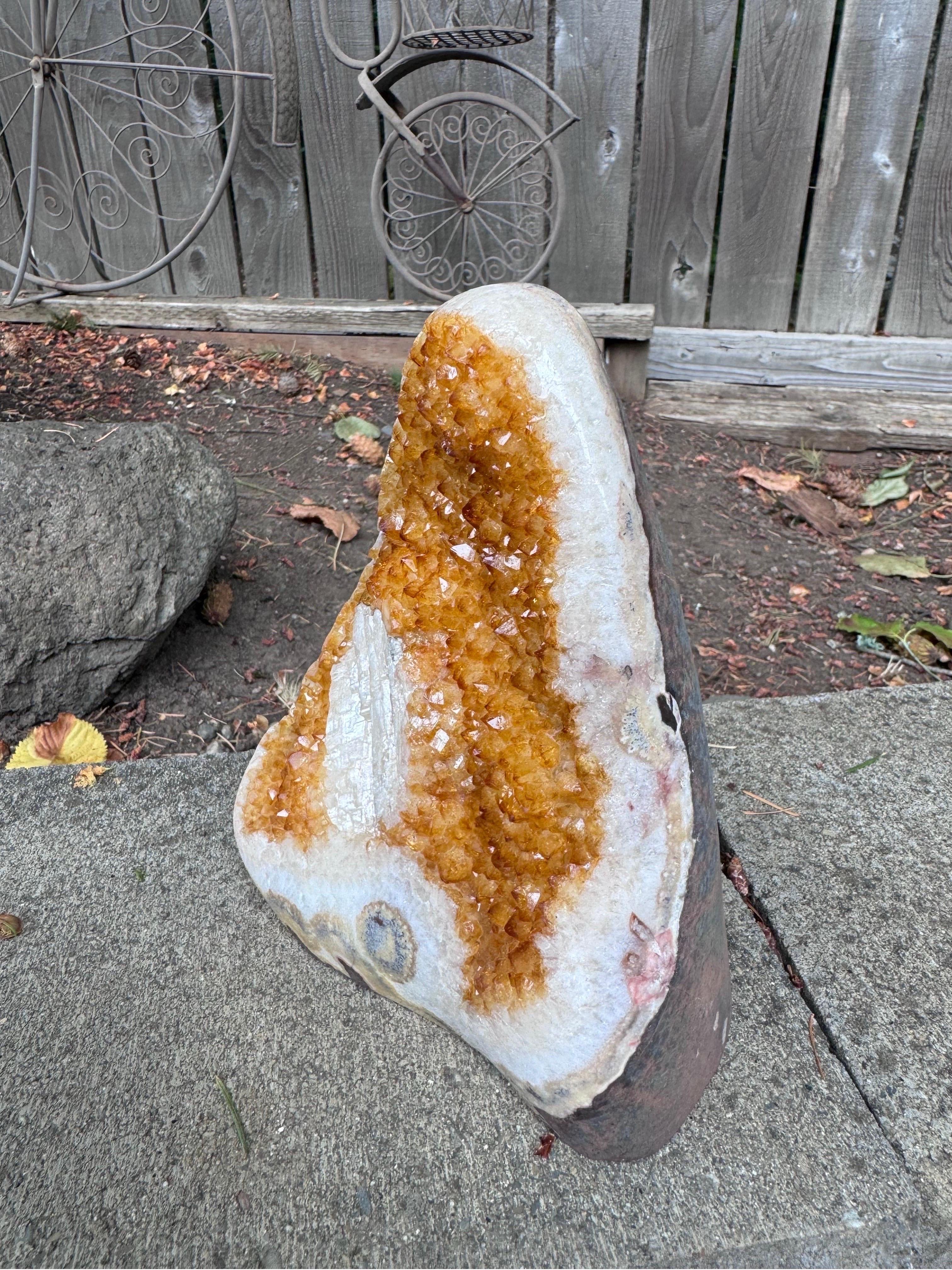 Geode di citrino preminente dall'Uruguay con calcite In condizioni Nuovo in vendita a Beaverton, OR