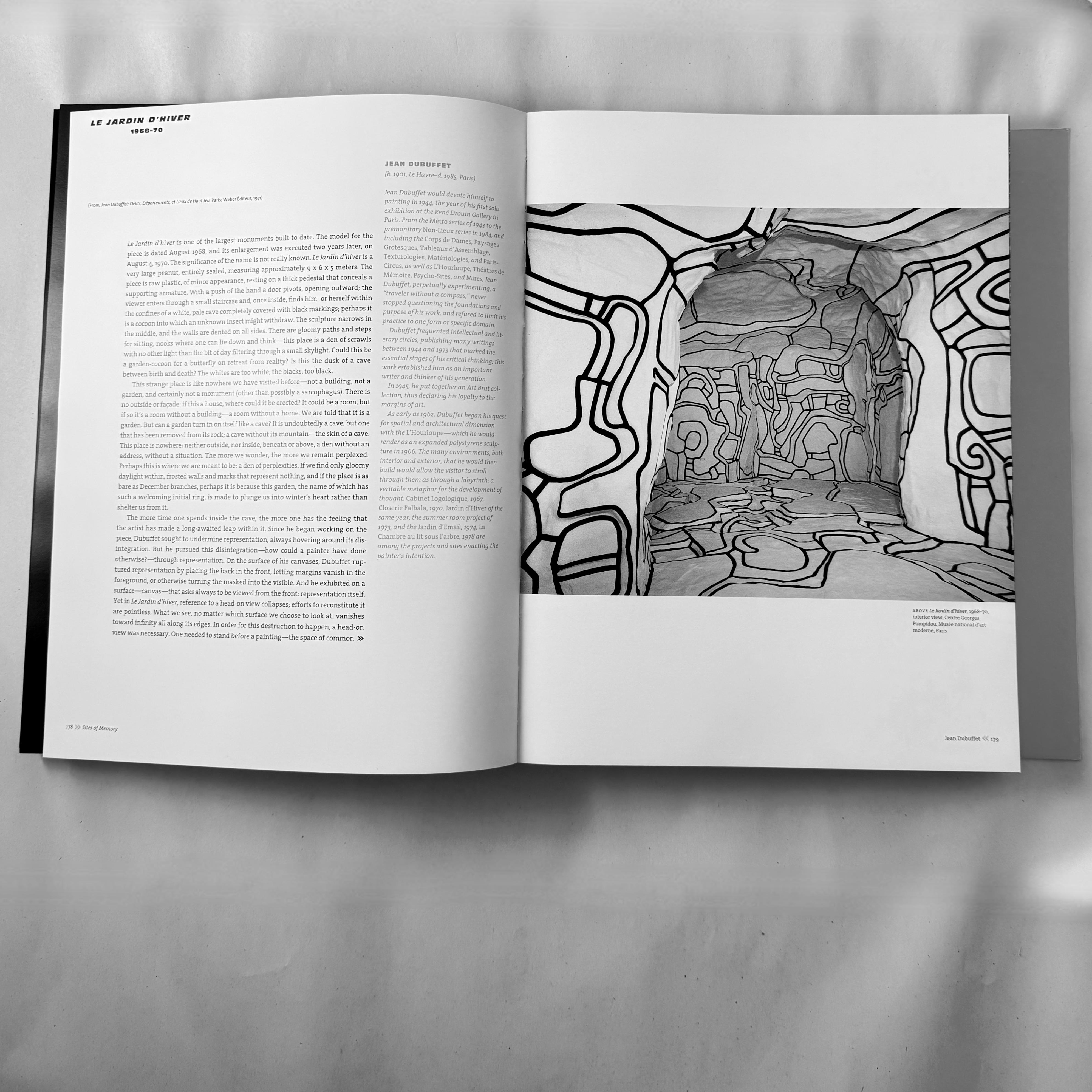 Fin du 20e siècle Premises, Architecture Exhibition Book 1958-1998, Guggenheim Museum en vente