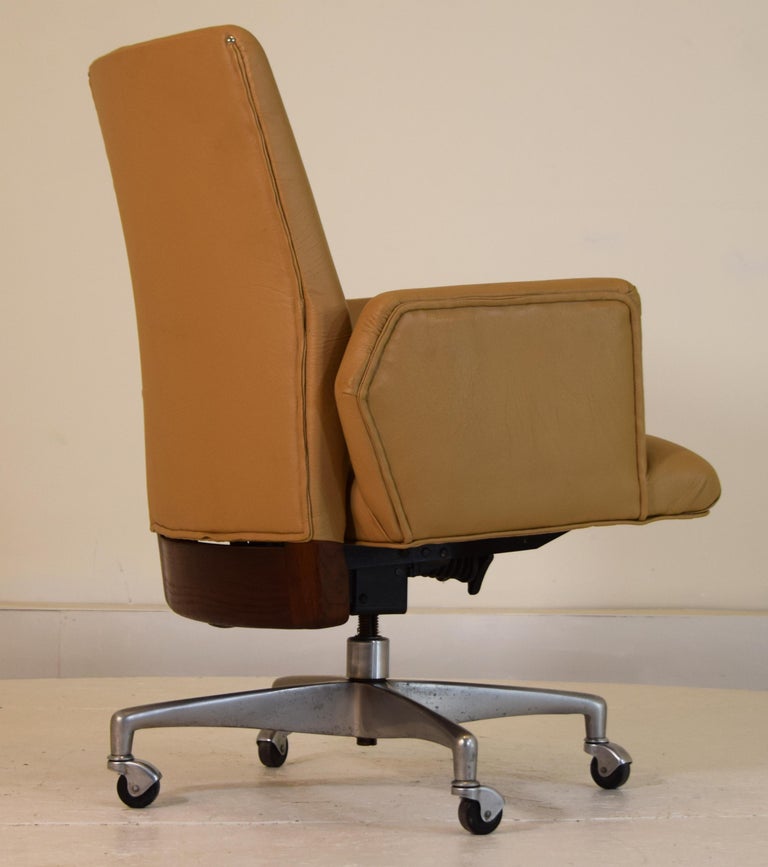 An exceptional well made 55 pound office executive chair with multiple functions by Marble Imperial, circa 1965. You will be hard pressed to find a more comfortable chair than this. Produced as a premium line model, this heavy chair features a