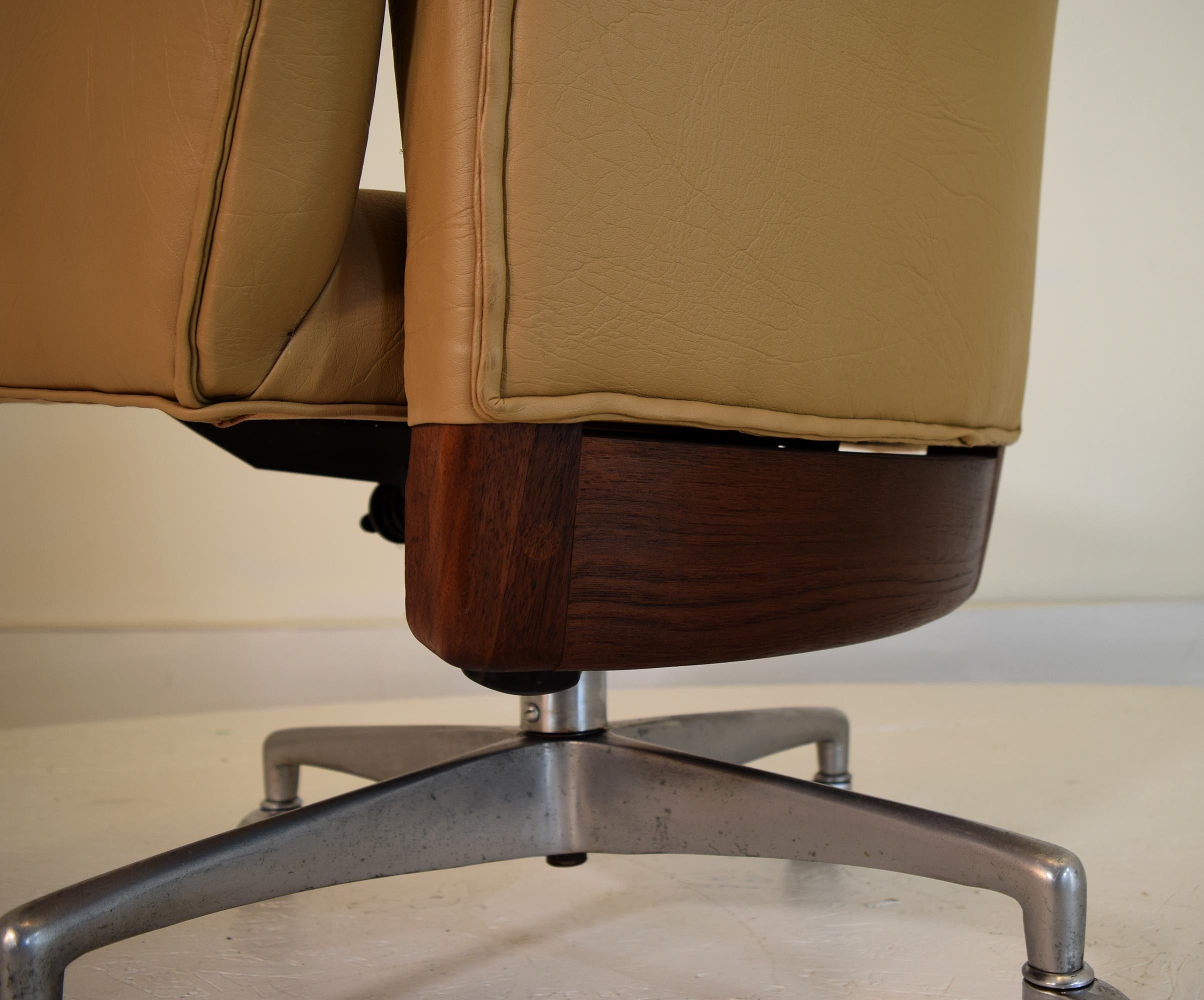 Mid-Century Modern Premium Executive Swivel Tilt Executive Office Chair