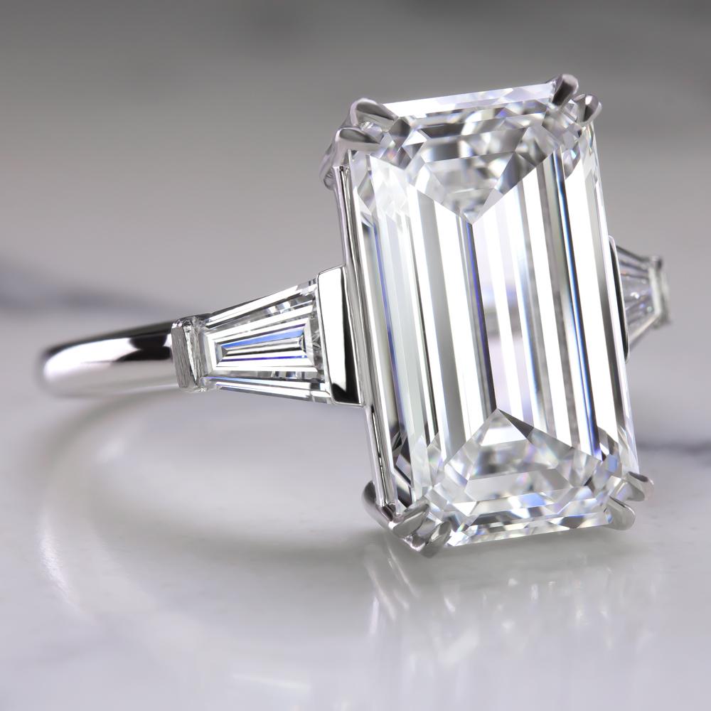 Contemporary Premium Lenght GIA Certified 5 Carat Emerald Cut Diamond Ring For Sale