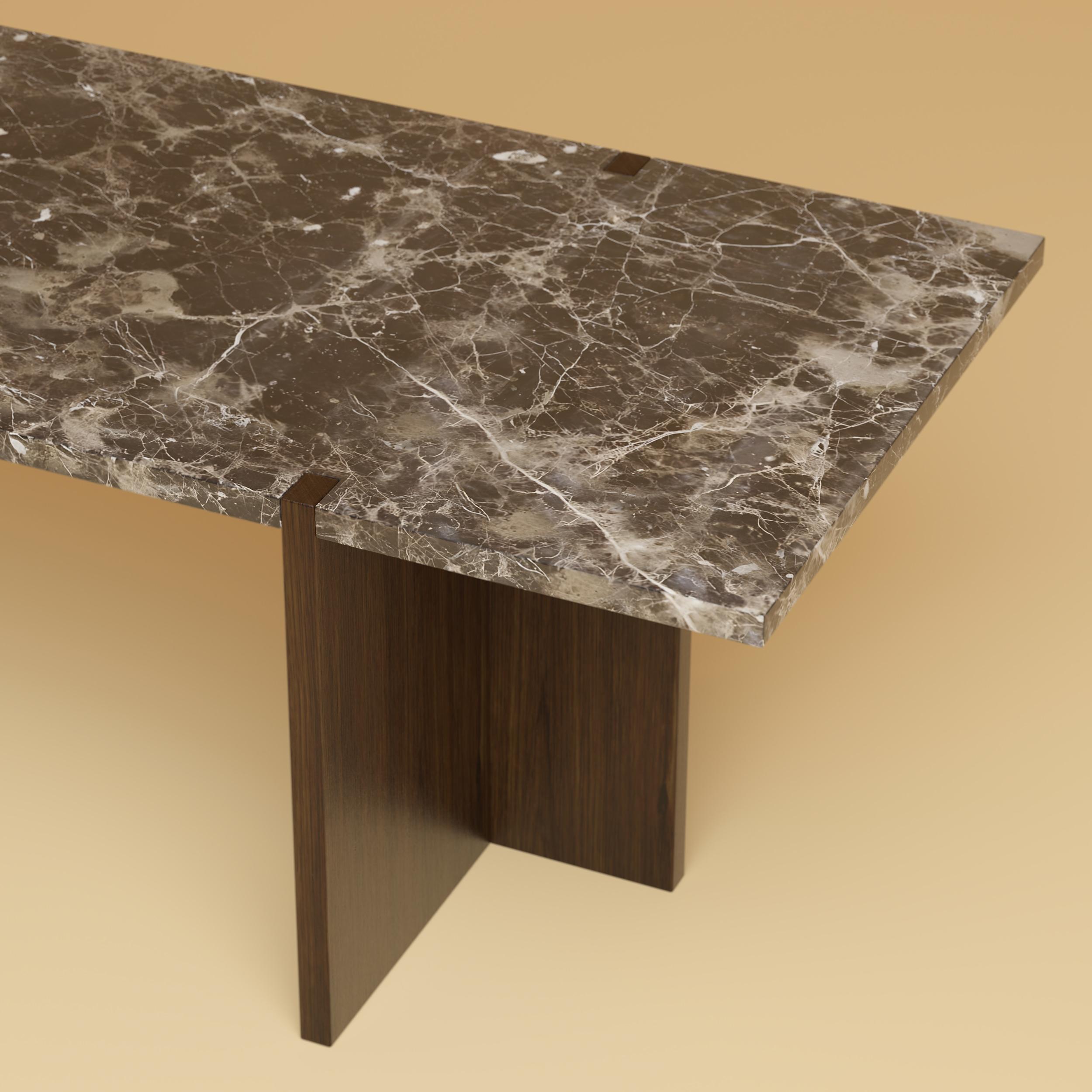 Mesa Palm Lounge de Lebanto - Lujoso mármol o travertino con detalle de roble entrelazado

La Mesa Lounge Palm de Lebanto es una obra maestra del diseño moderno y la artesanía italiana, con un lujoso tablero de mármol o travertino y patas de roble