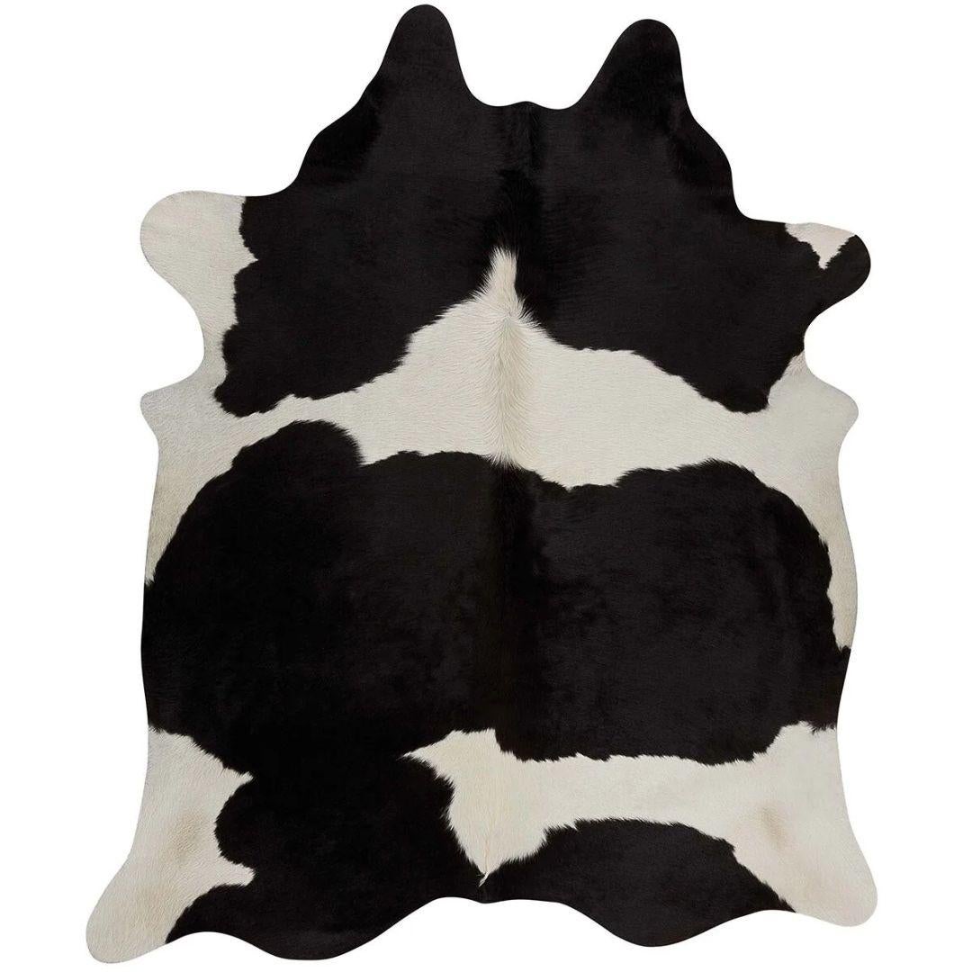 DETAILS
Dimensions: Length 180 cm × Width 220 cm
Materials: 100% natural cowhide leather
Finish: Short wool, smooth hair-on-hide texture
Origin: Brazil
Coloring: Natural variation — each piece is one of a kind

Sourced from premium Brazilian cattle,