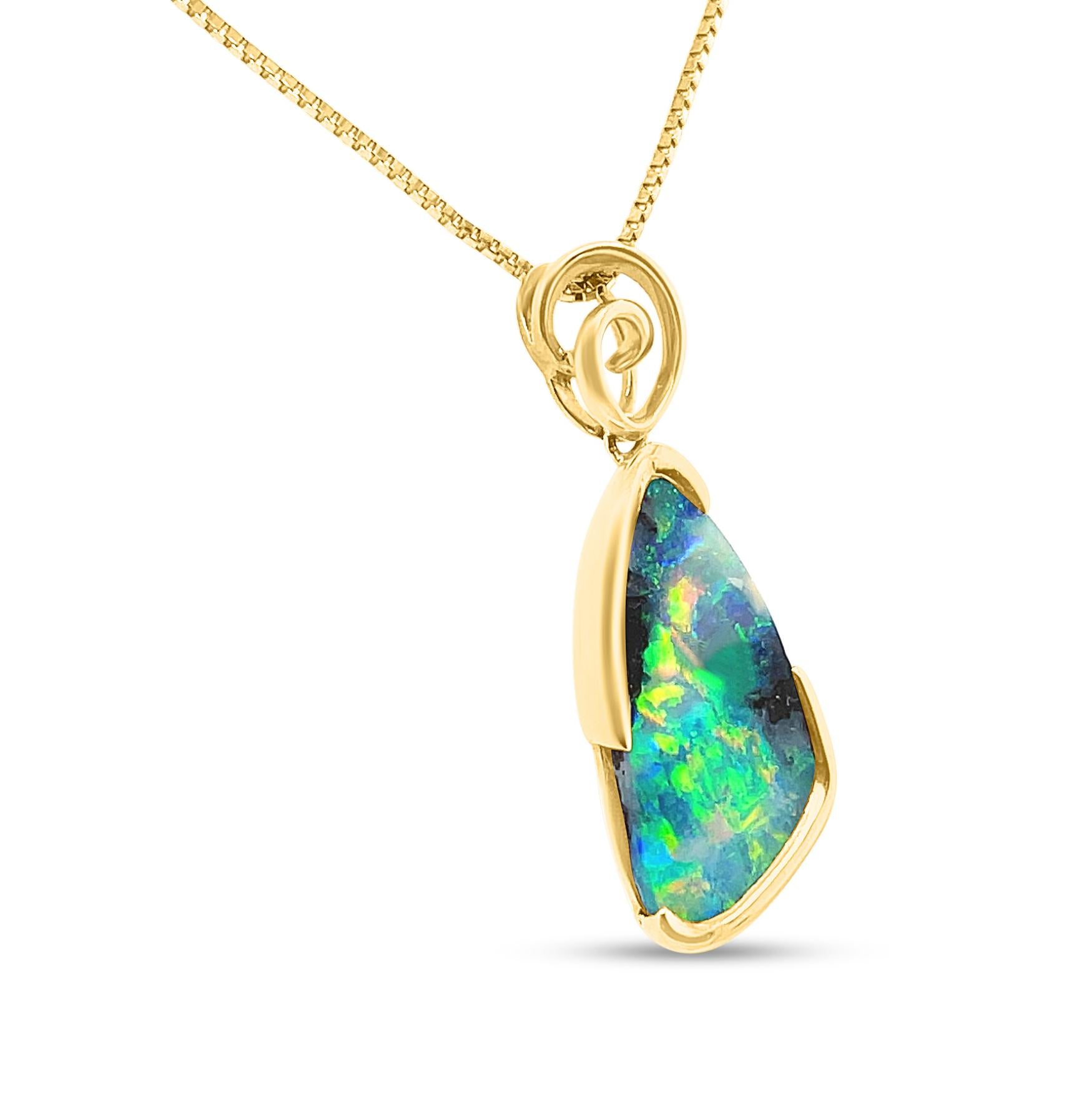 Premium Quality Australian 4.06ct Black Pipe Opal Pendant in 18K Yellow Gold In New Condition For Sale In Sydney, AU