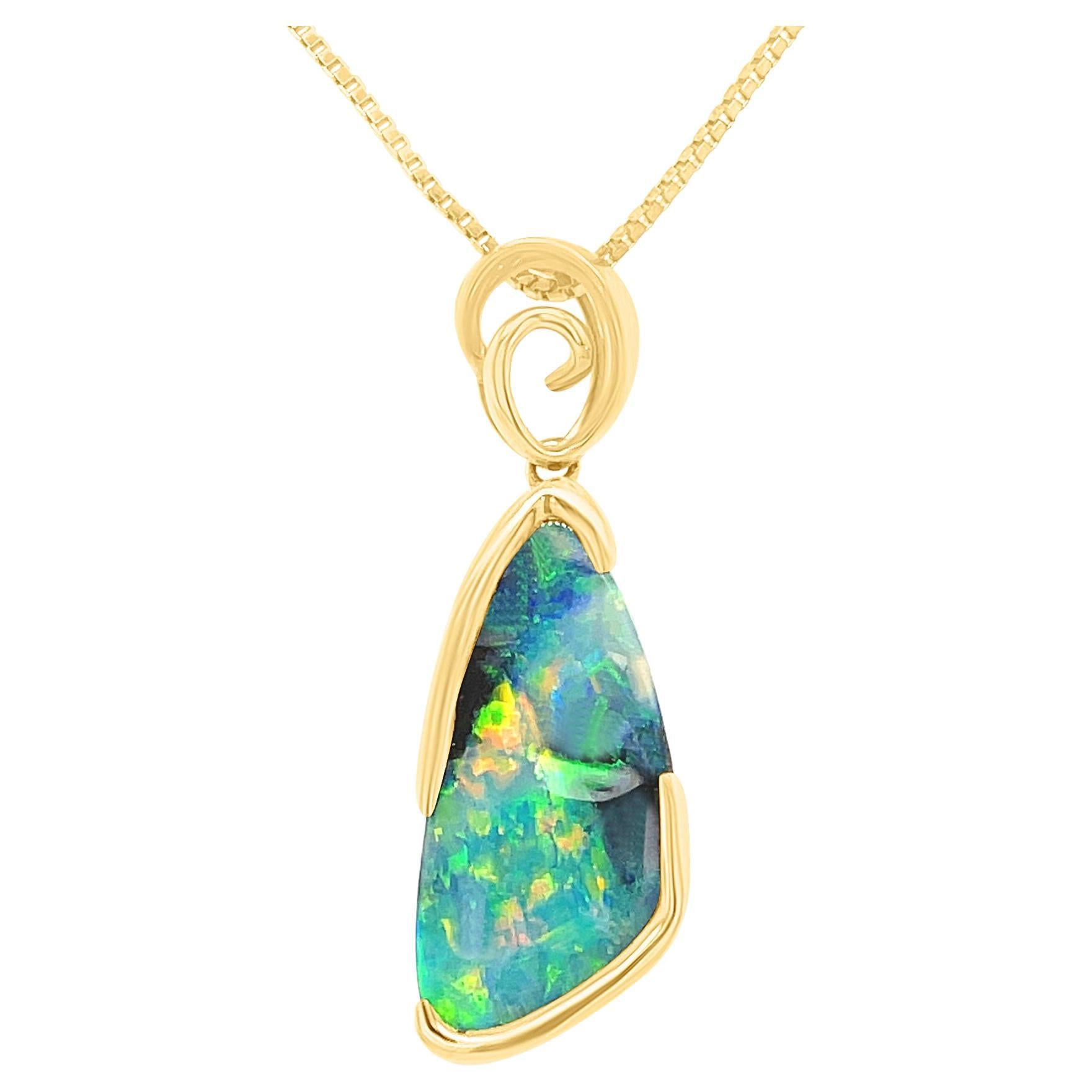 Premium Quality Australian 4.06ct Black Pipe Opal Pendant in 18K Yellow Gold For Sale