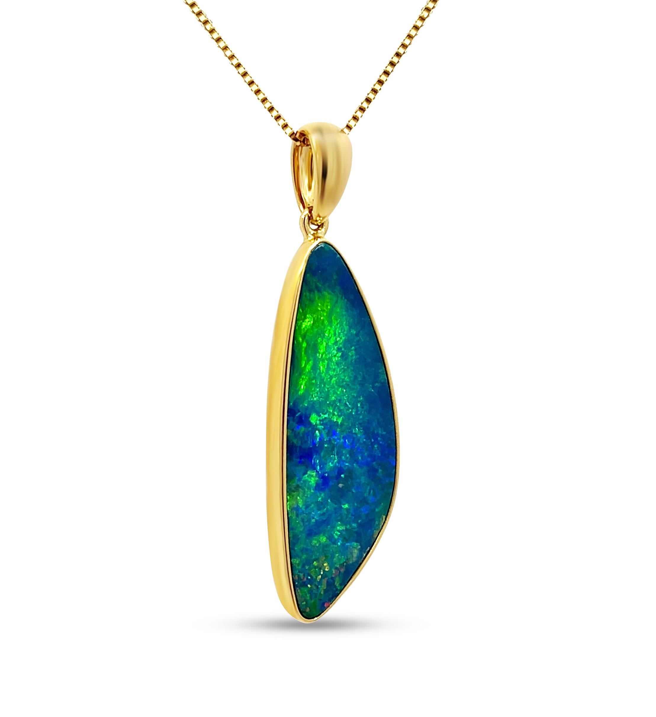 Cabochon Premium Quality Australian 8.65ct Opal Pendant Crafted in 18K Yellow Gold For Sale