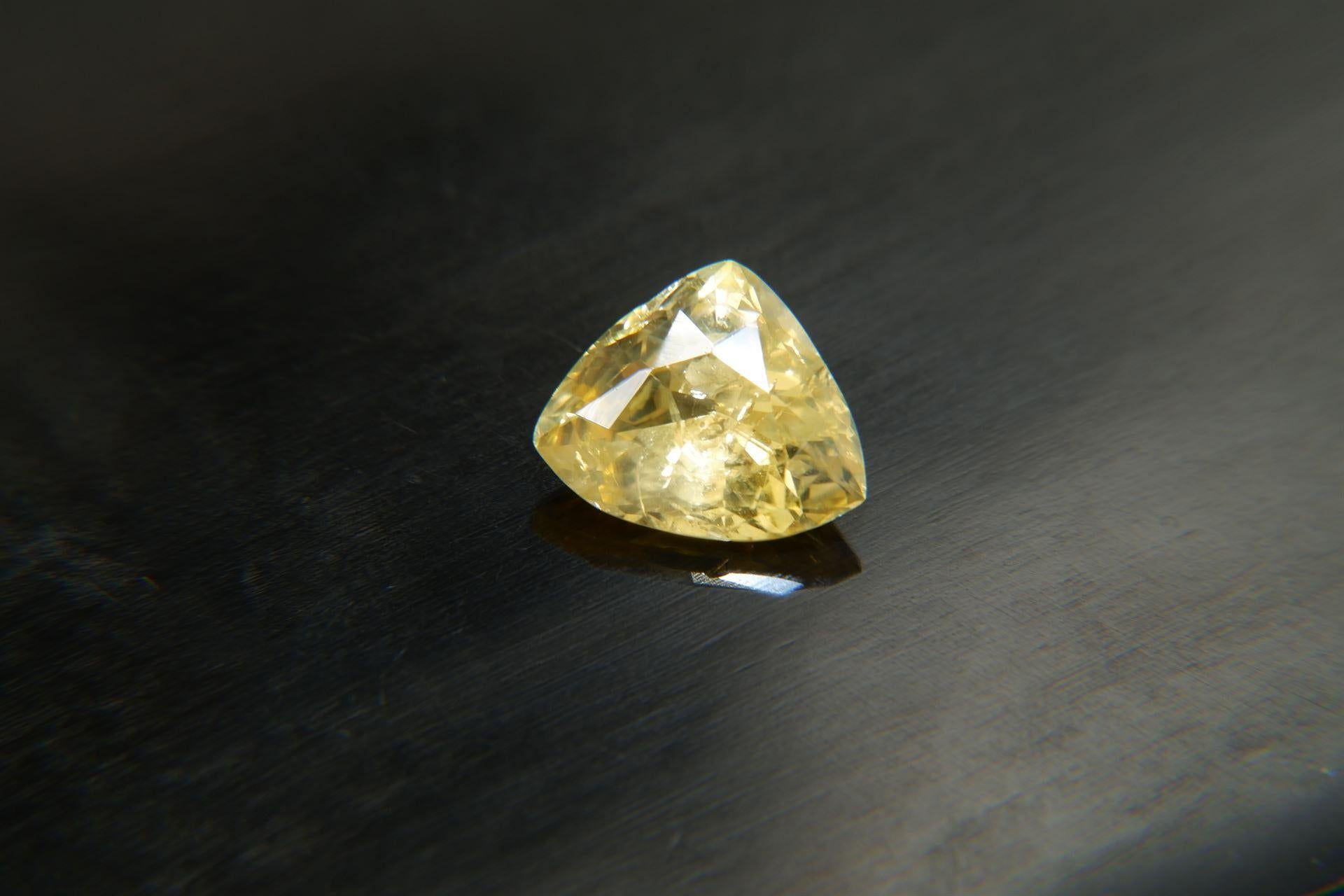 Trillion Cut PREMIUM: 2.40 ct Vivid intense Yellow Sapphire For Sale