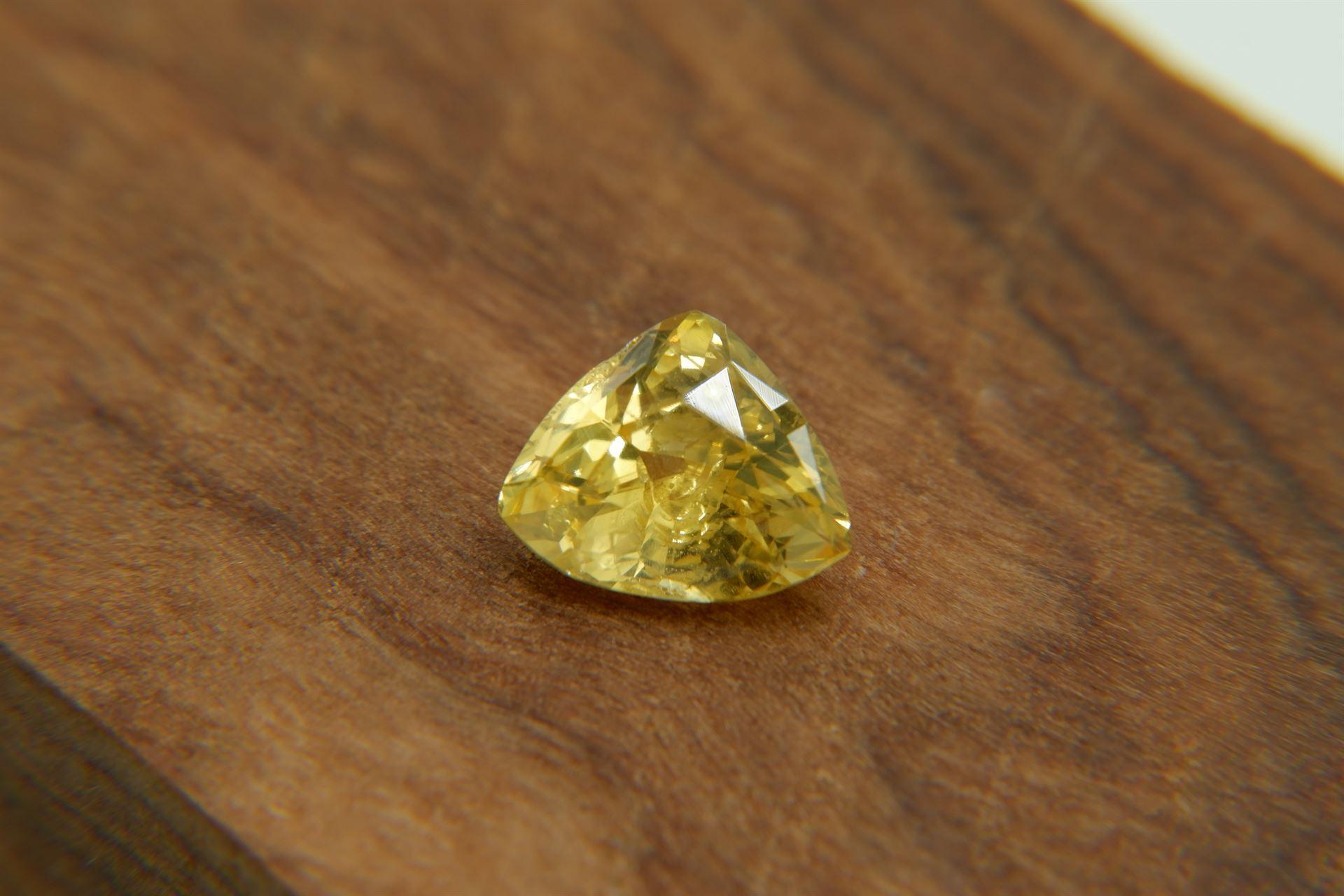 PREMIUM: 2.40 ct Vivid intense Yellow Sapphire In New Condition For Sale In Sheridan, WY