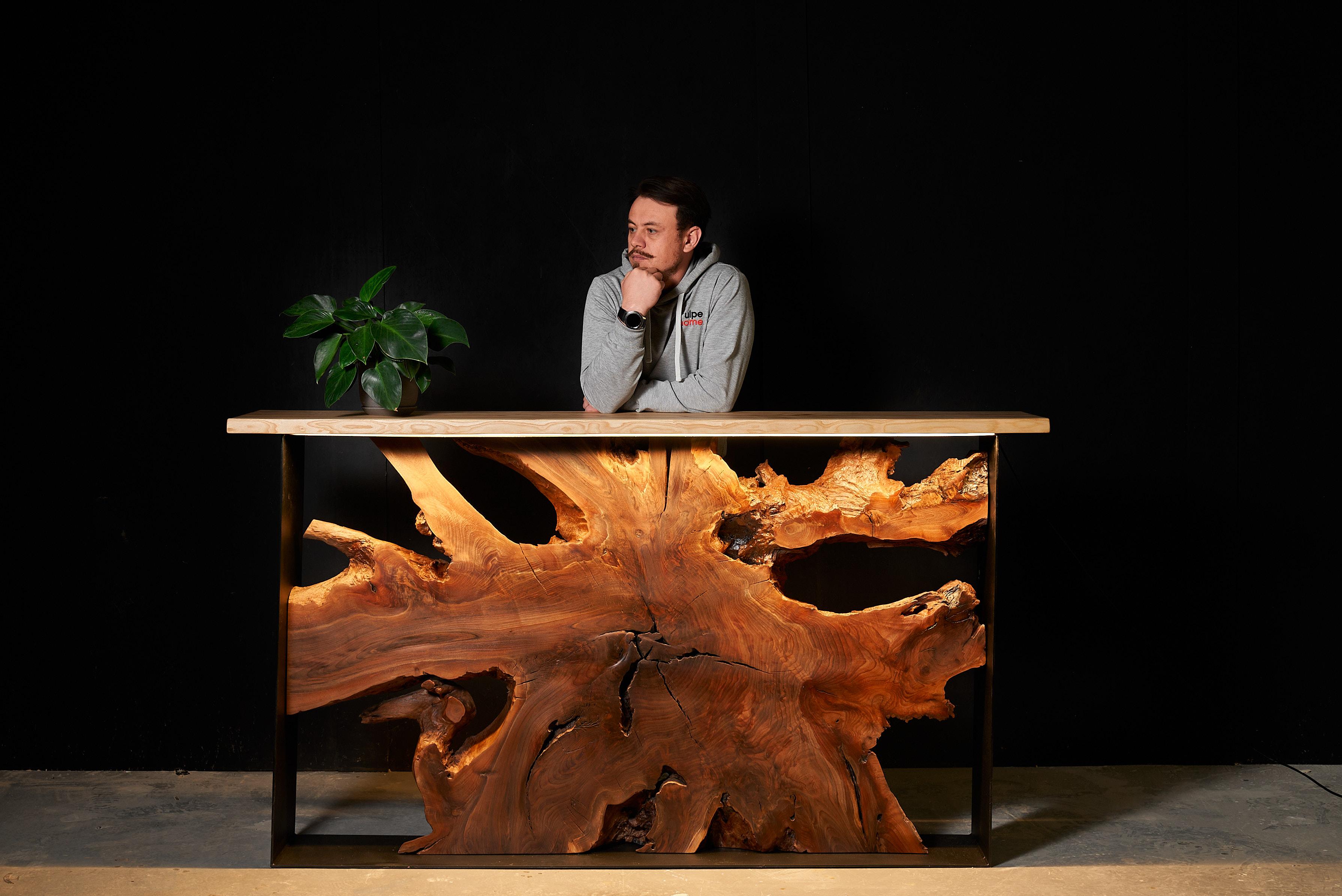 Premium Walnut Root Reception Desk and Bar Counter: The Art of Nature and Modern Design

Our walnut root products are more than just furniture. They are unique elements where natural beauty meets the craftsmanship of handwork. Each reception desk