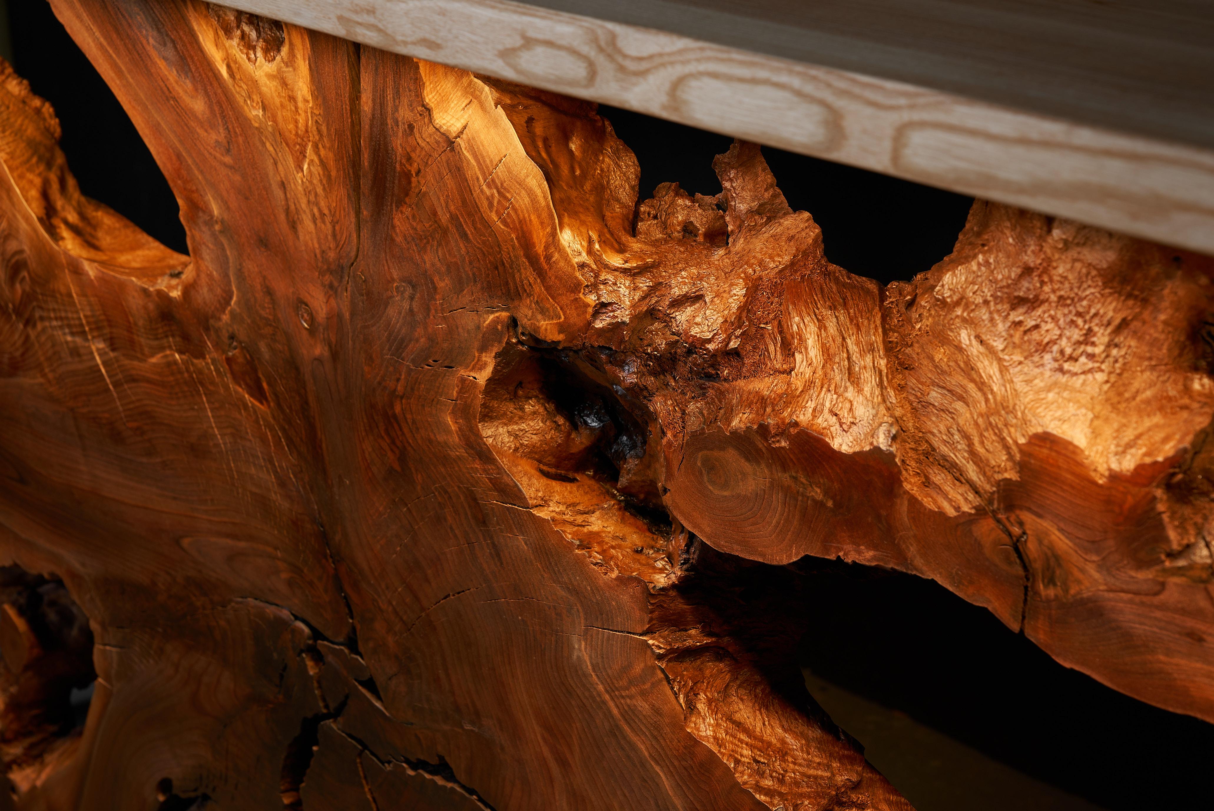 Natural Handmade Walnut Root Reception Desk and Bar Counter Led Backlighting In New Condition For Sale In Burlăceni, Cahul District