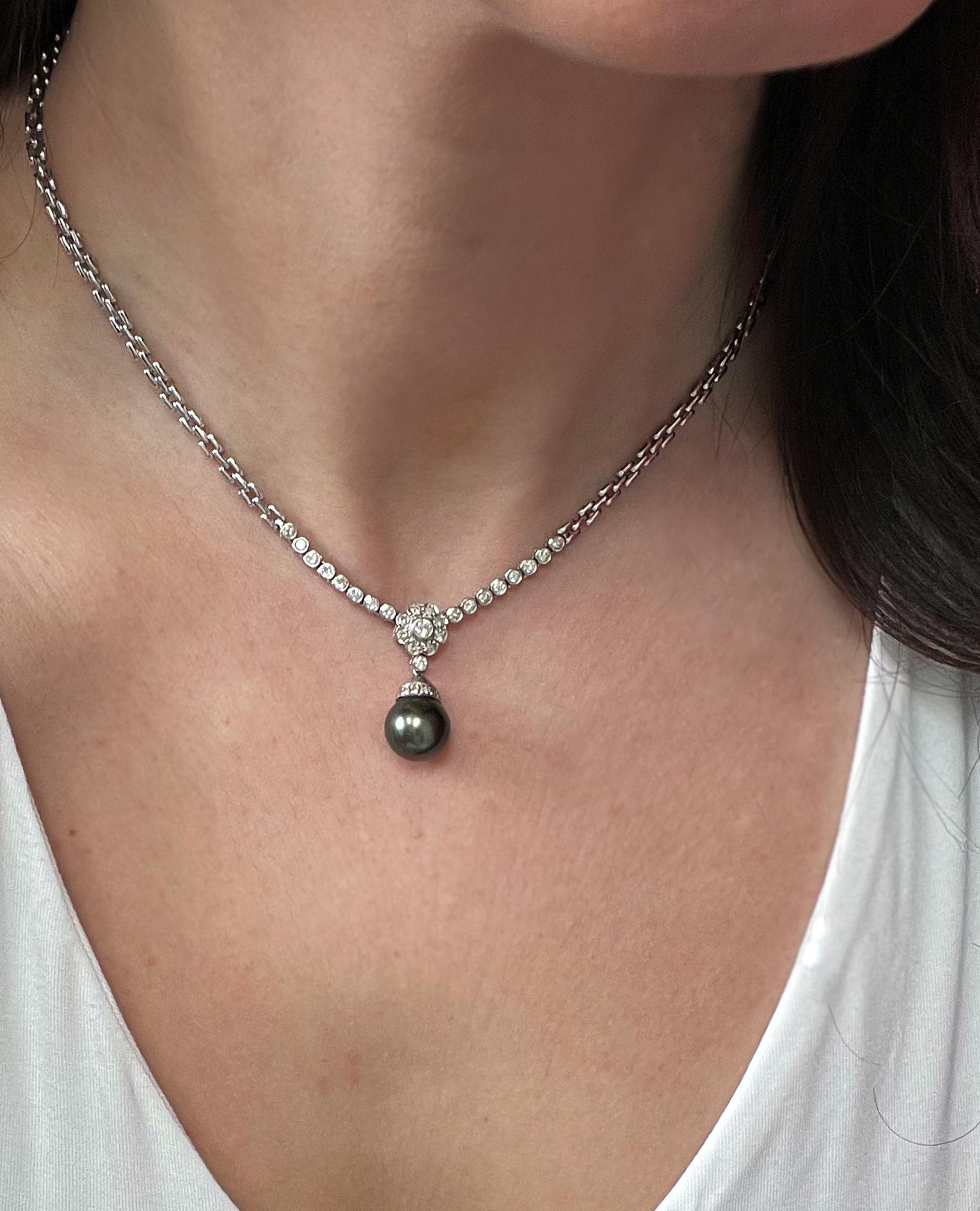 Contemporary Preowned 18k White Gold Tahitian South Sea Pearl Necklace with Diamonds For Sale