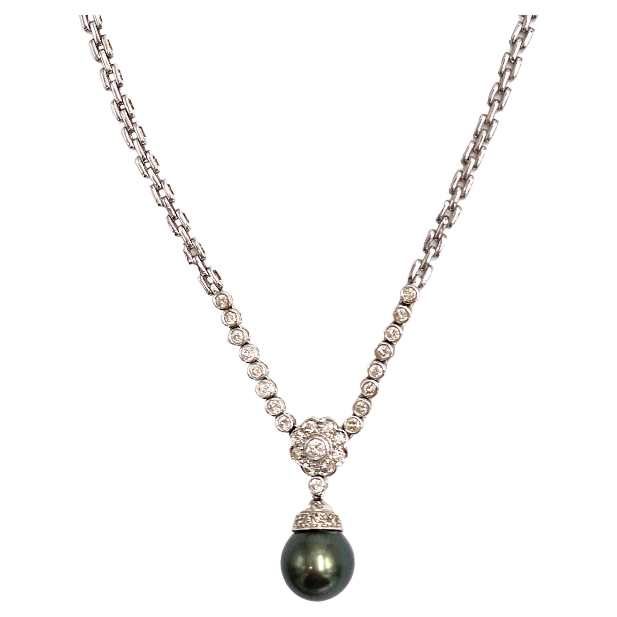 Preowned 18k White Gold Tahitian South Sea Pearl Necklace with Diamonds For Sale