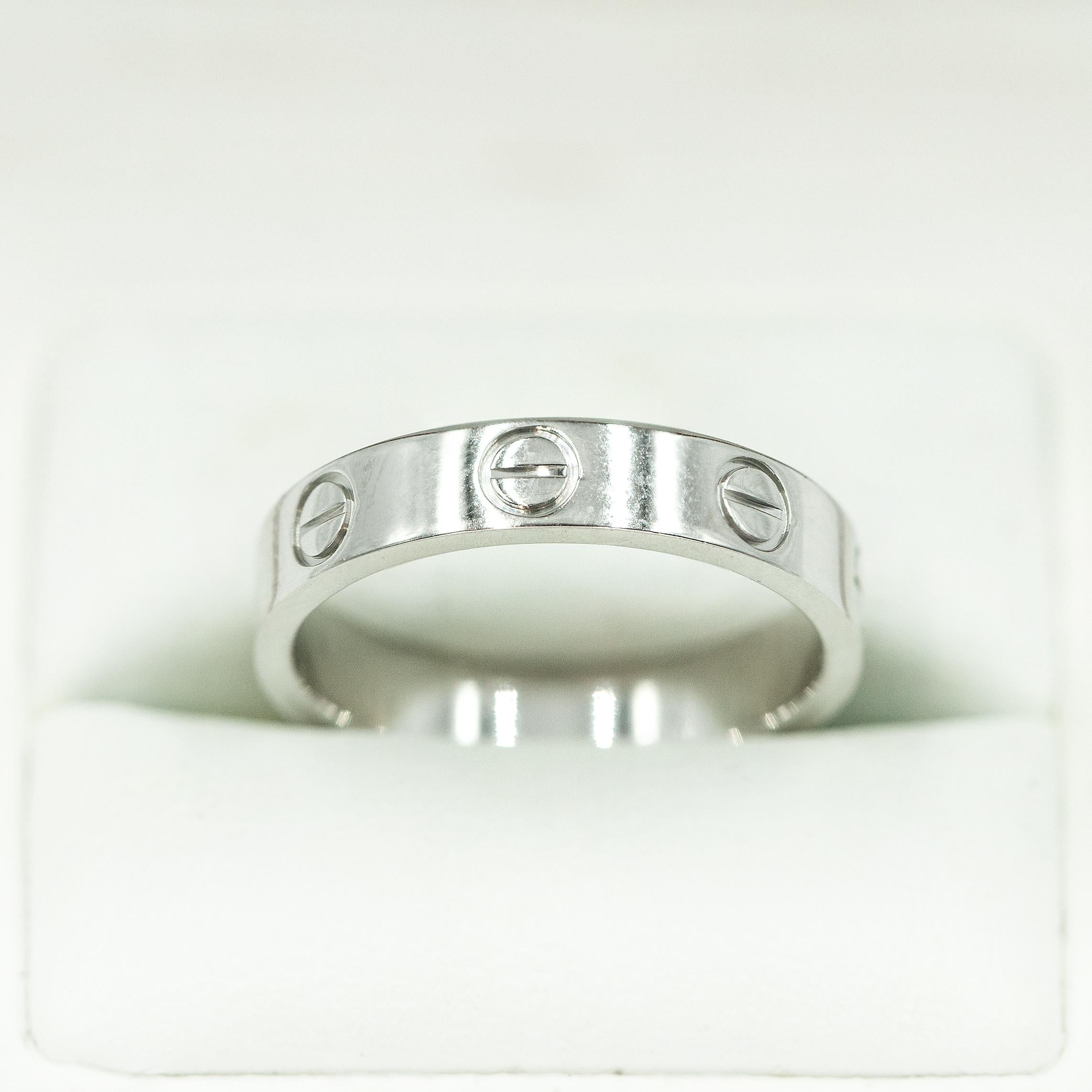 Anello CARTIER LOVE in platino usato In condizioni ottime in vendita a New York, NY