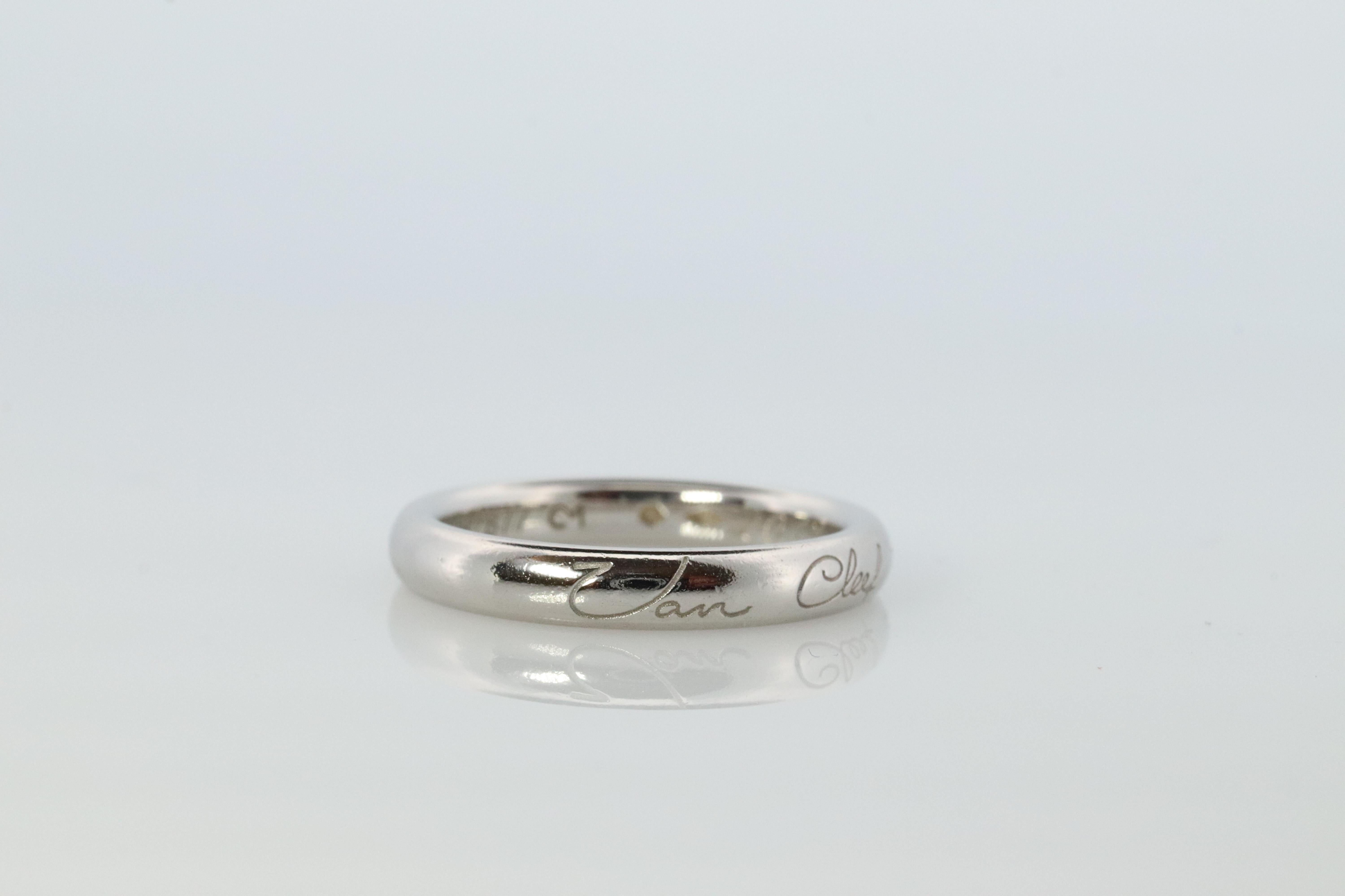 Rare Van Cleef Arpels Band

Infinity Signature

Platinum PT 950 Comfort Fit

Condition: Good condition.

Details:

Size 6
3mm wide
6.7grams