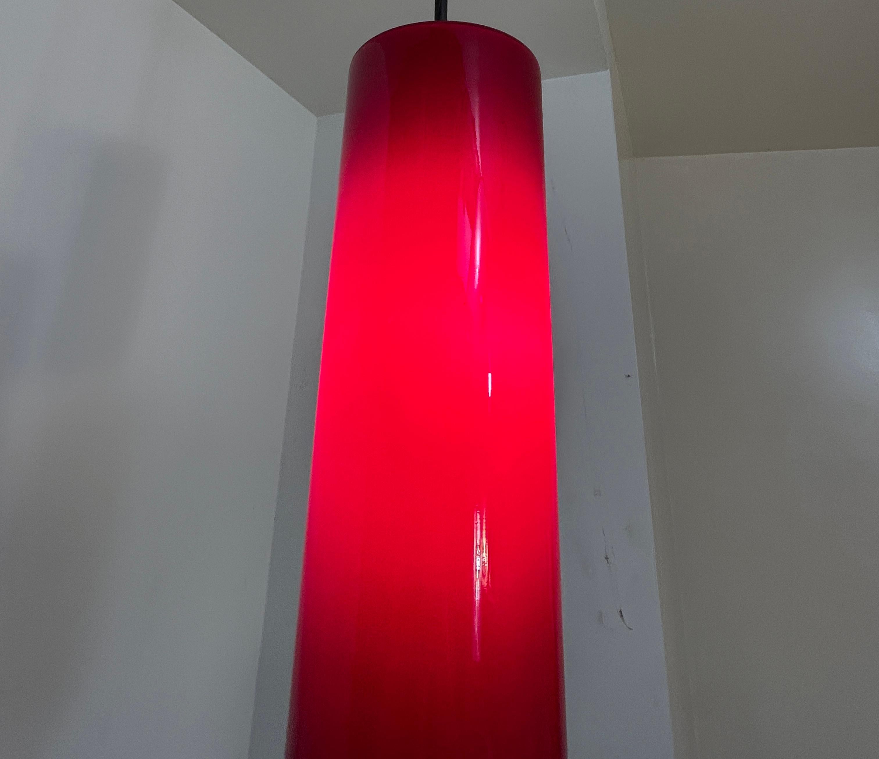 Prescolite Cased Glass Pendants zwei verfügbar (Glaskunst) im Angebot